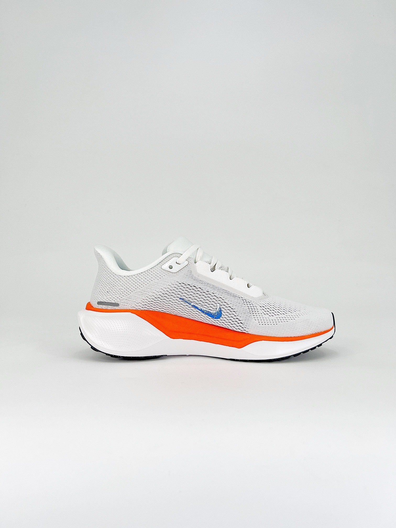 Nike Pegasus 41 - Branco/Laranja/Azul