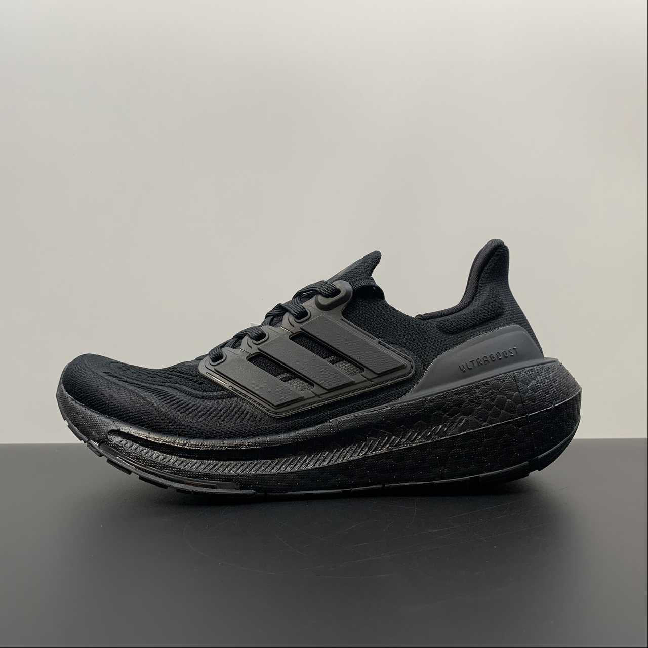 Adidas Ultraboost Light 23 - All Black