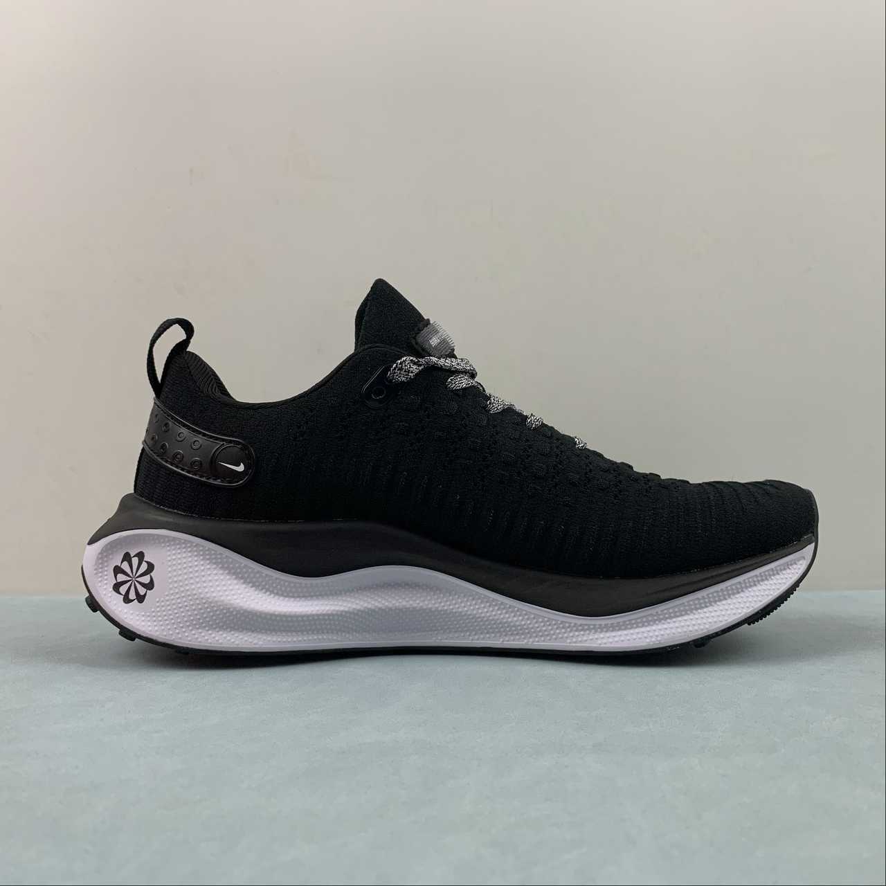 Nike Infinity Run 4 - Preto/Branco