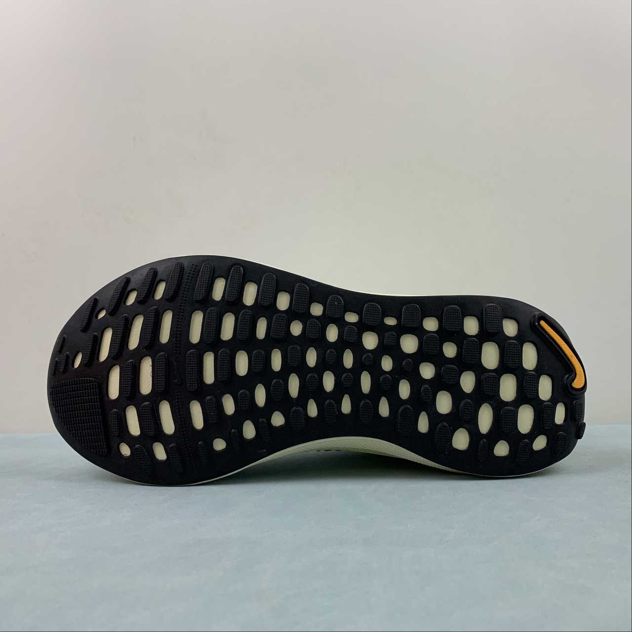 Nike Infinity Run 4 - Branco/Azul/Amarelo