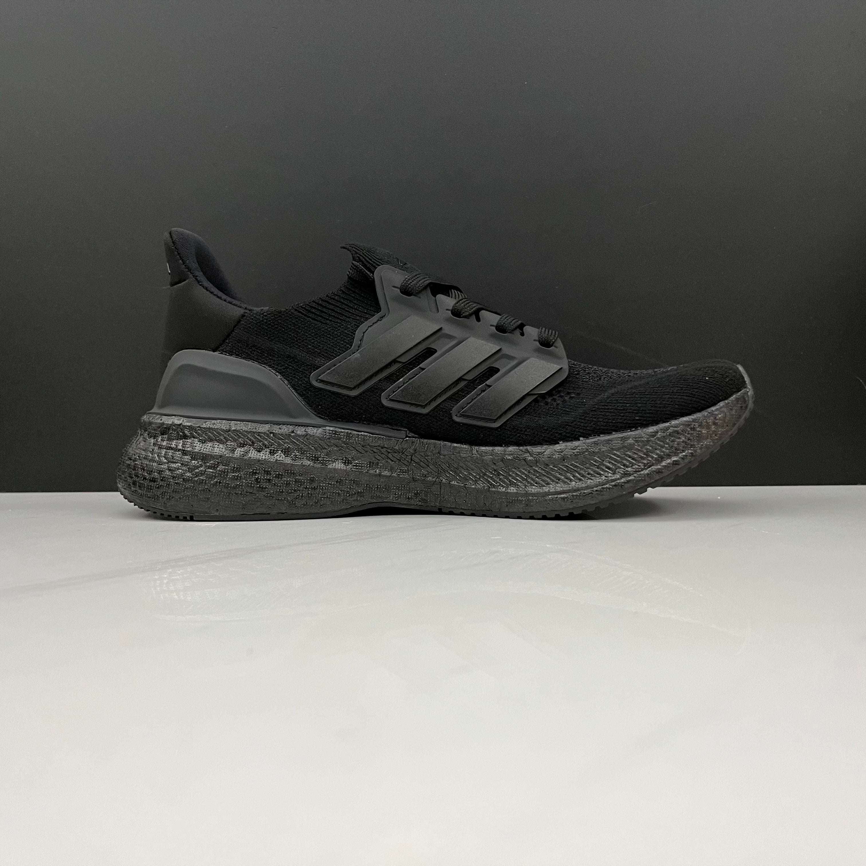 Adidas Ultraboost 5 - All Black
