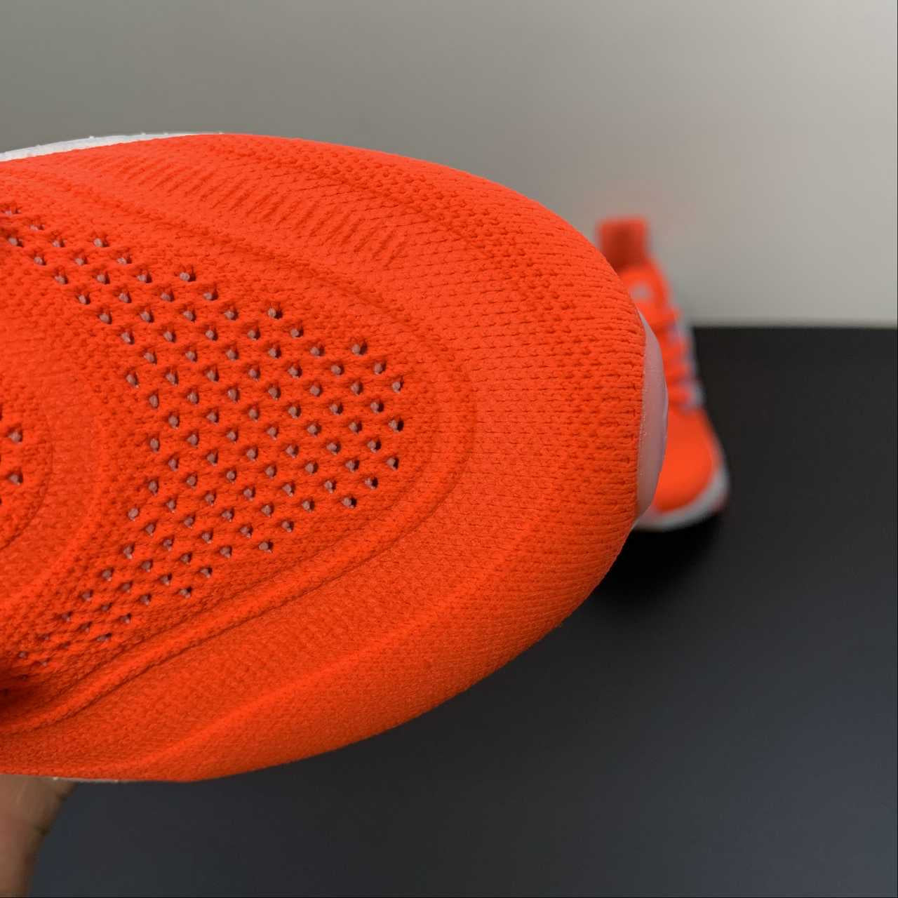 Adidas Ultraboost Light 23 - Laranja/Branco