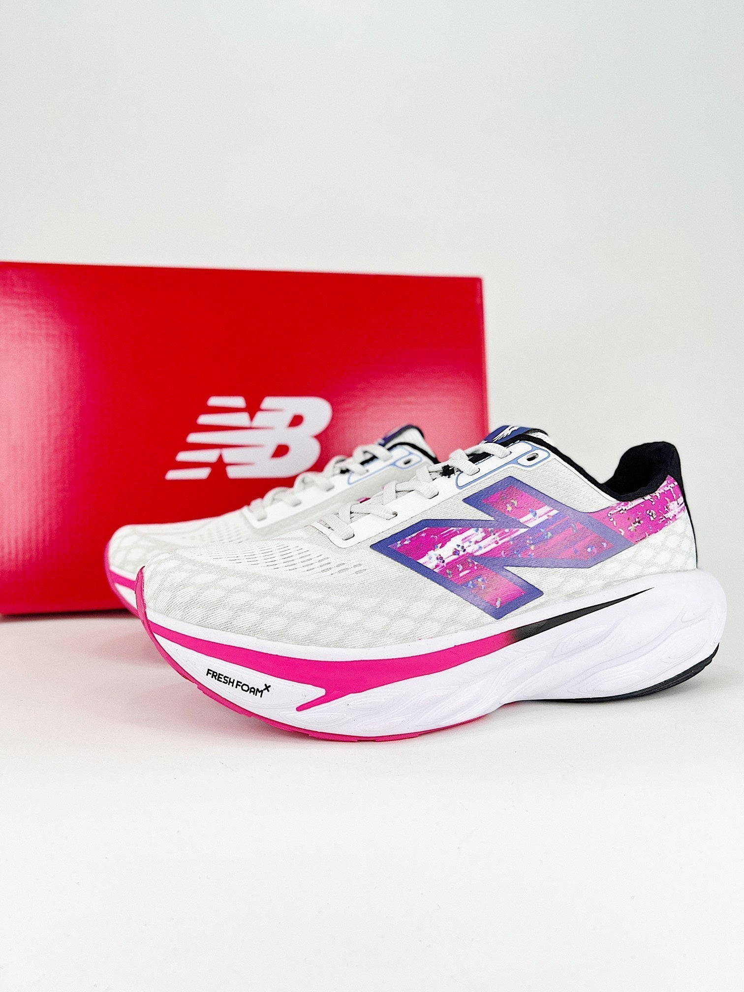 New Balance Fresh Foam X 1080 V14 - Branco/Rosa