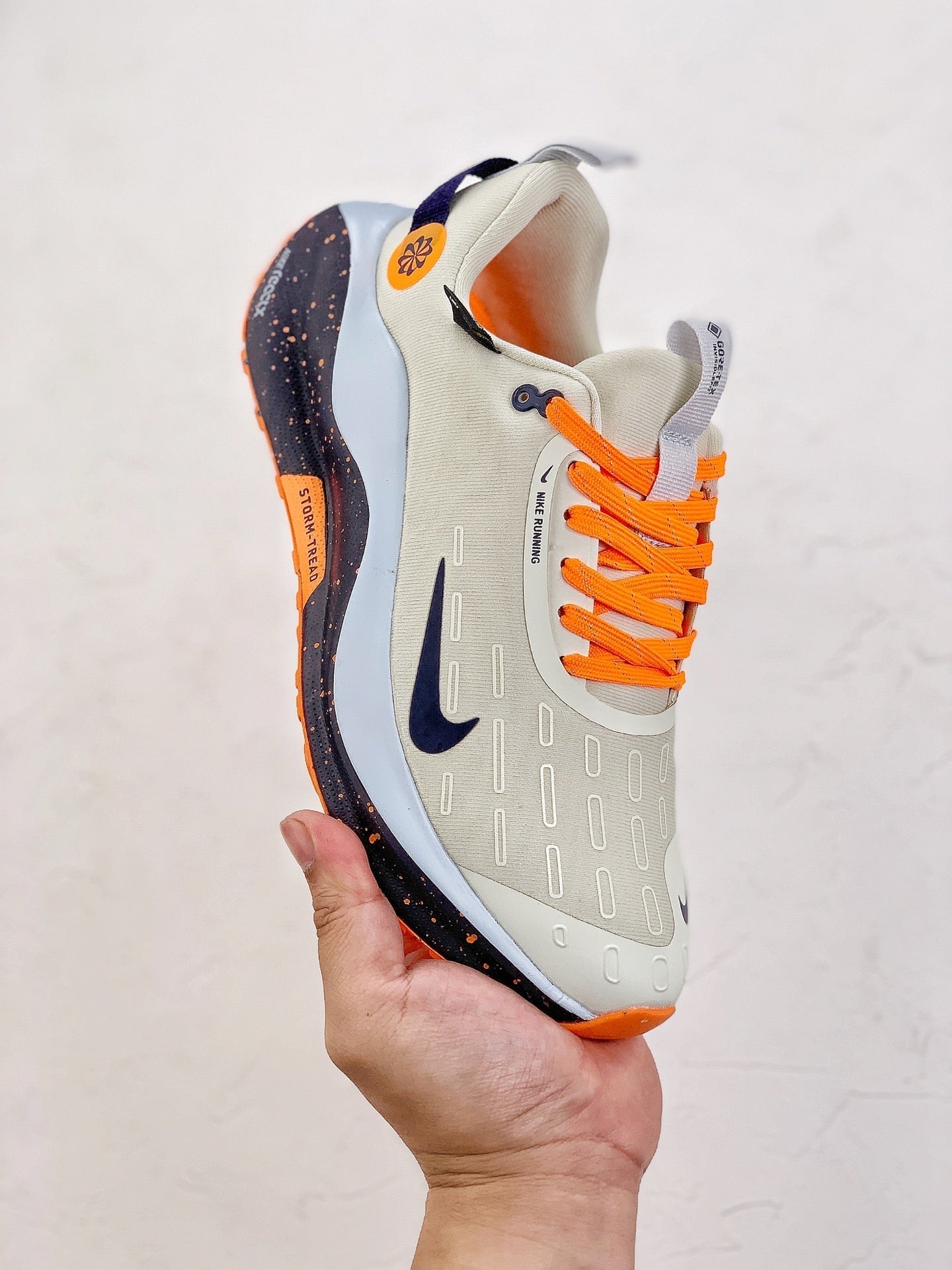 Nike Infinity Run 4 'Goretex' - Branco/Laranja/Preto