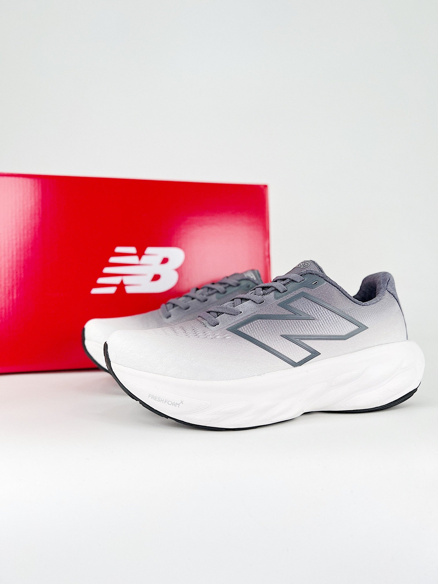 New Balance Fresh Foam X 1080 V14 - Cinza/Branco