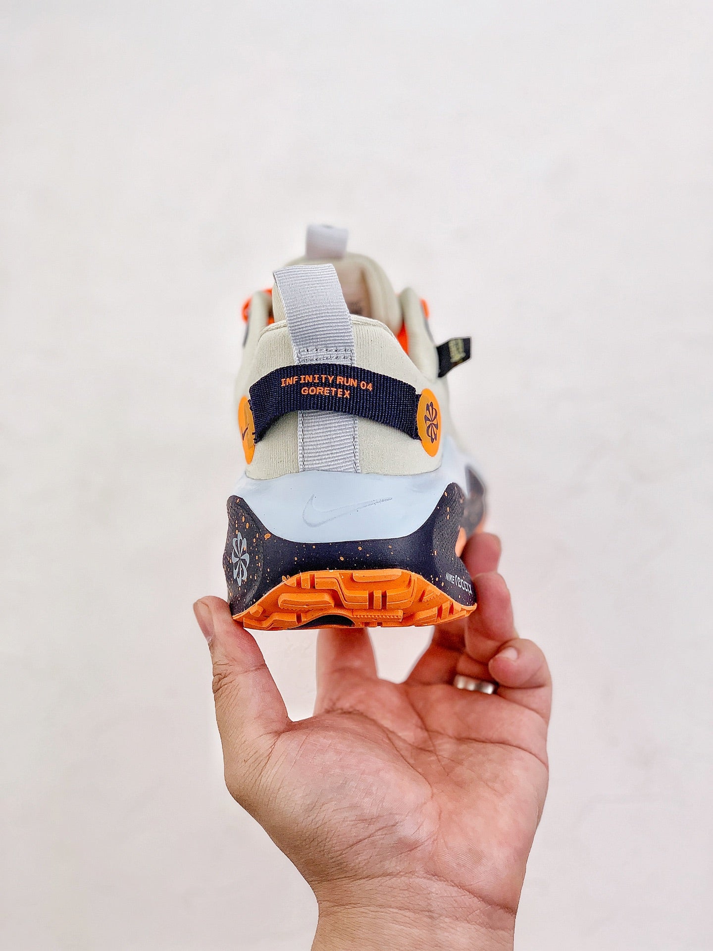 Nike Infinity Run 4 'Goretex' - Branco/Laranja/Preto