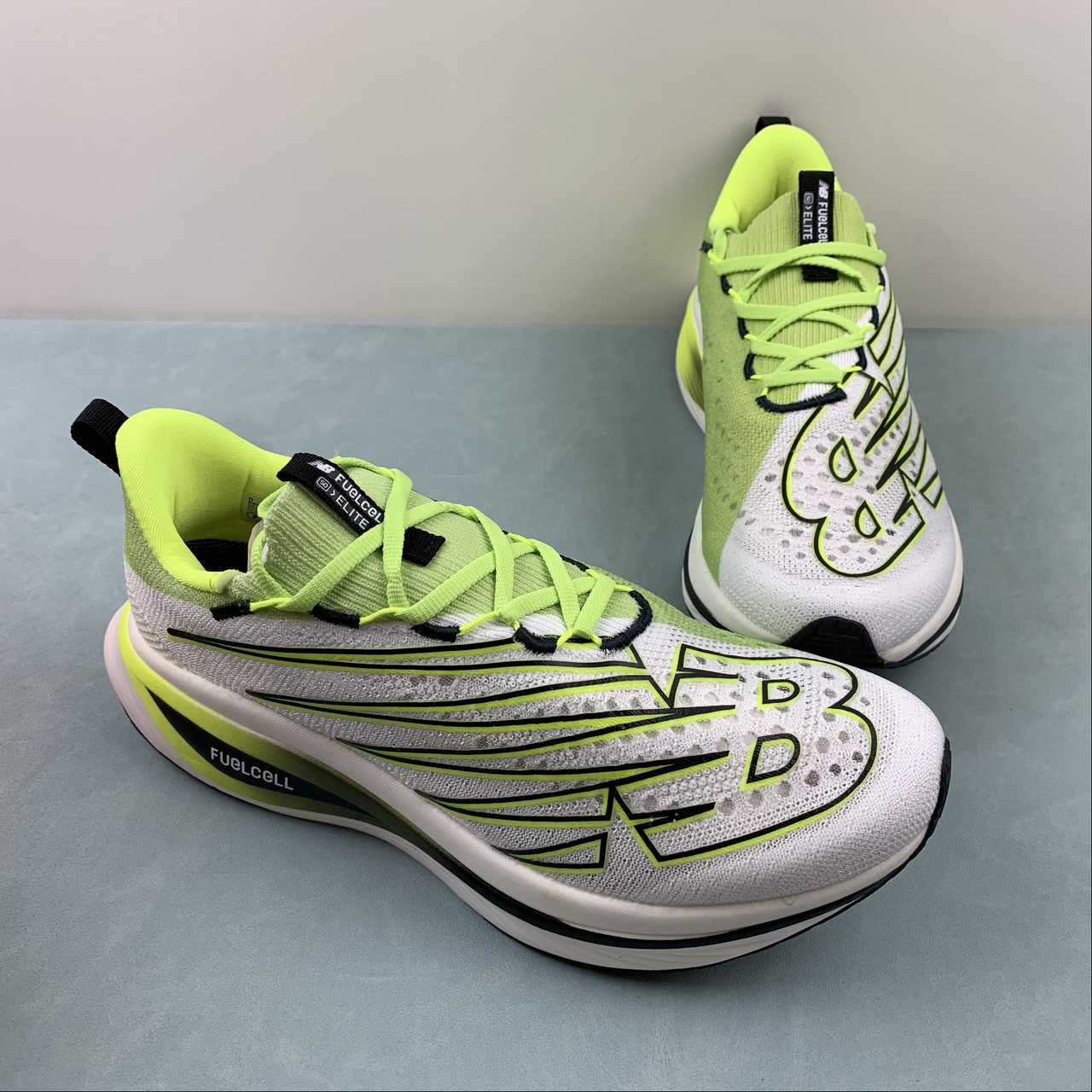 Tênis New Balance Fuelcell Supercomp Elite V3 - Branco/Verde