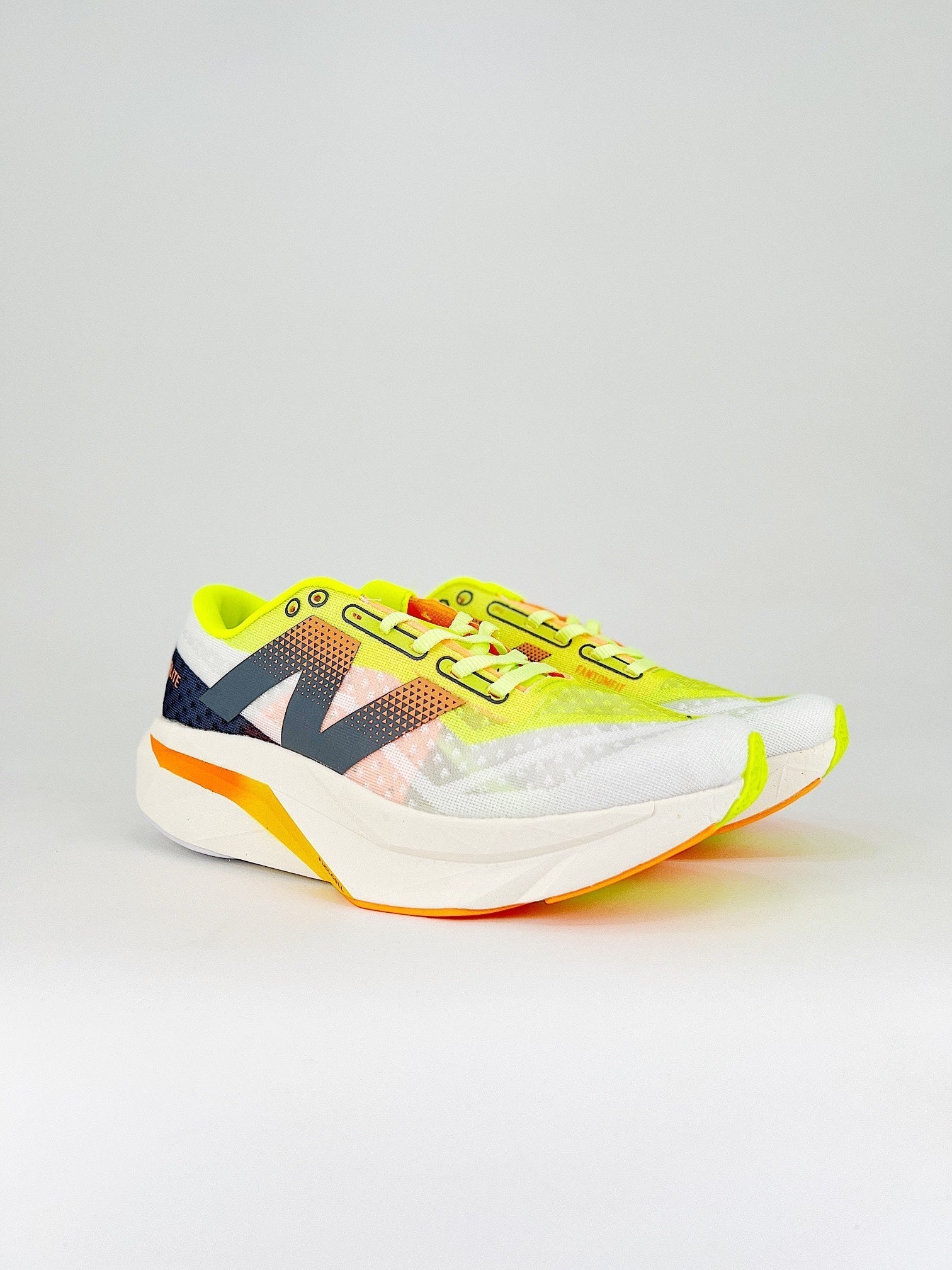Tênis New Balance Fuelcell Supercomp Elite V4 - Branco/Verde