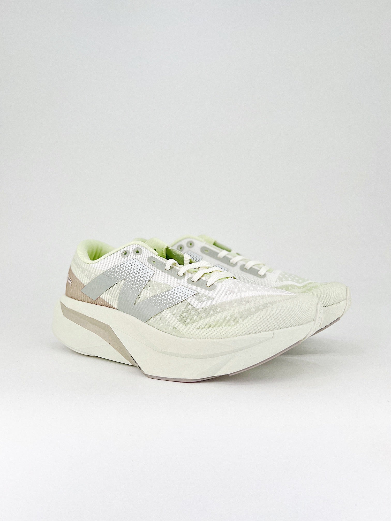 Tênis New Balance Fuelcell Supercomp Elite V4 - Branco