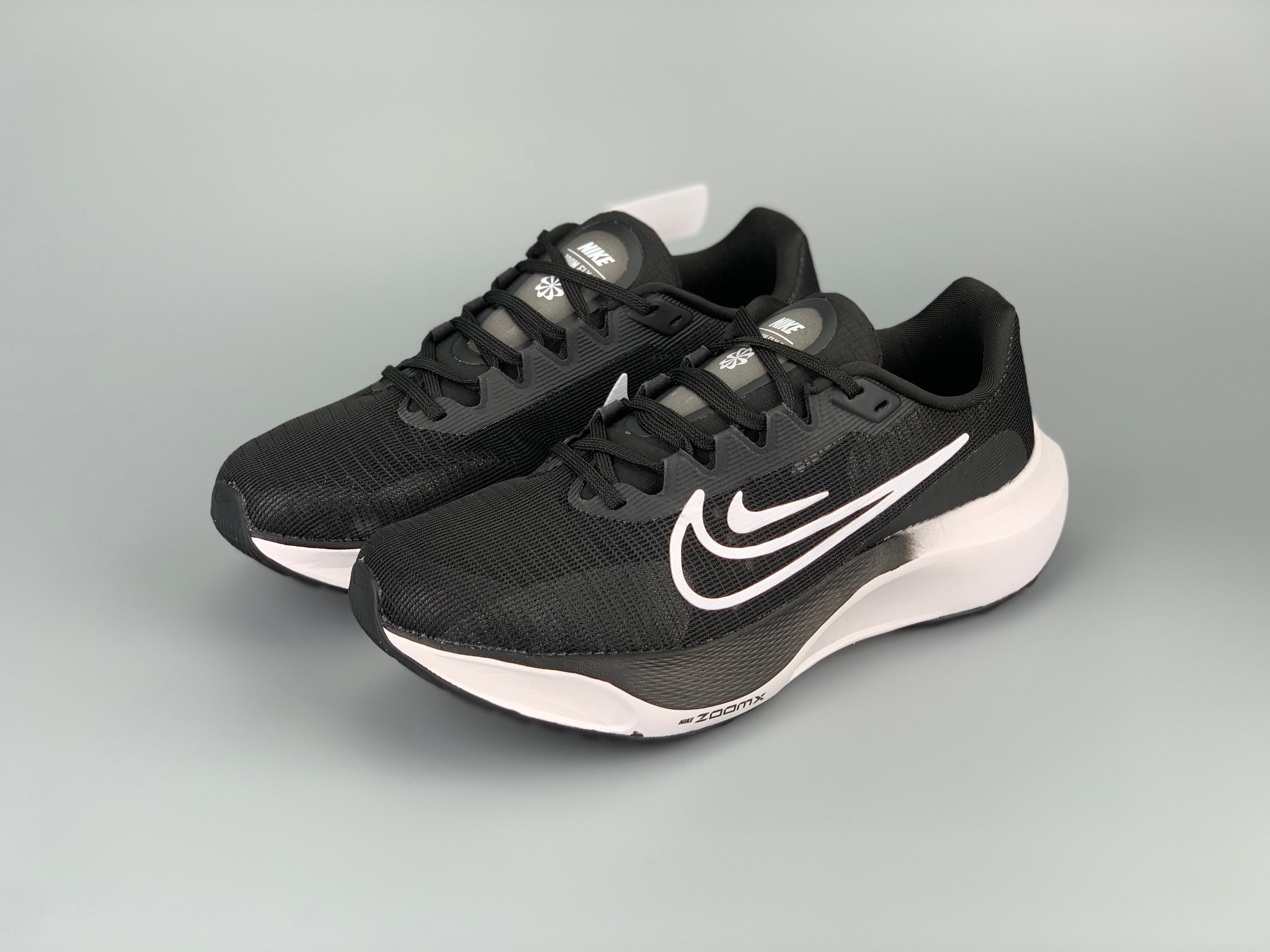 Nike Air ZoomX Fly 5 - Preto/Branco