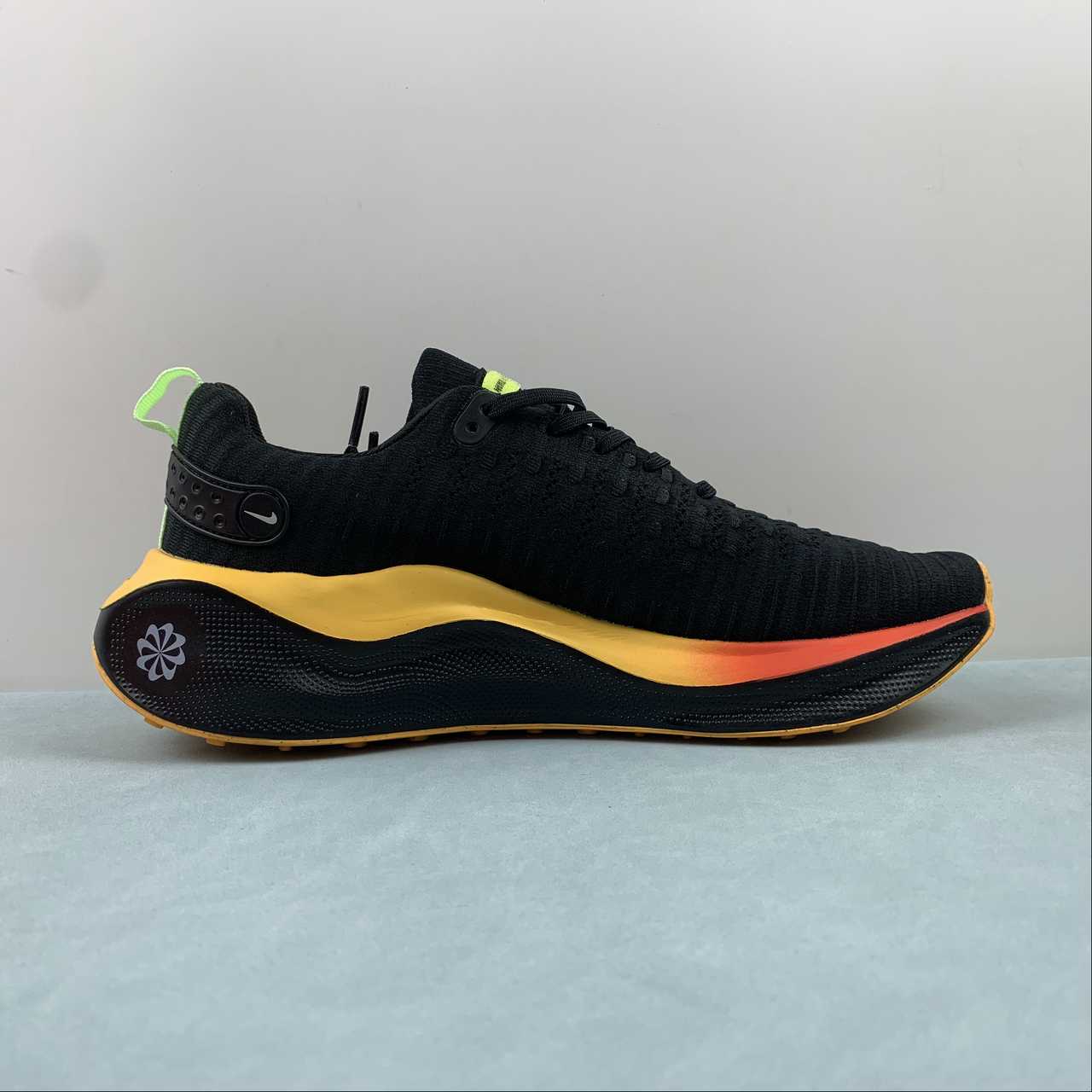 Nike Infinity Run 4 - Preto/Laranja