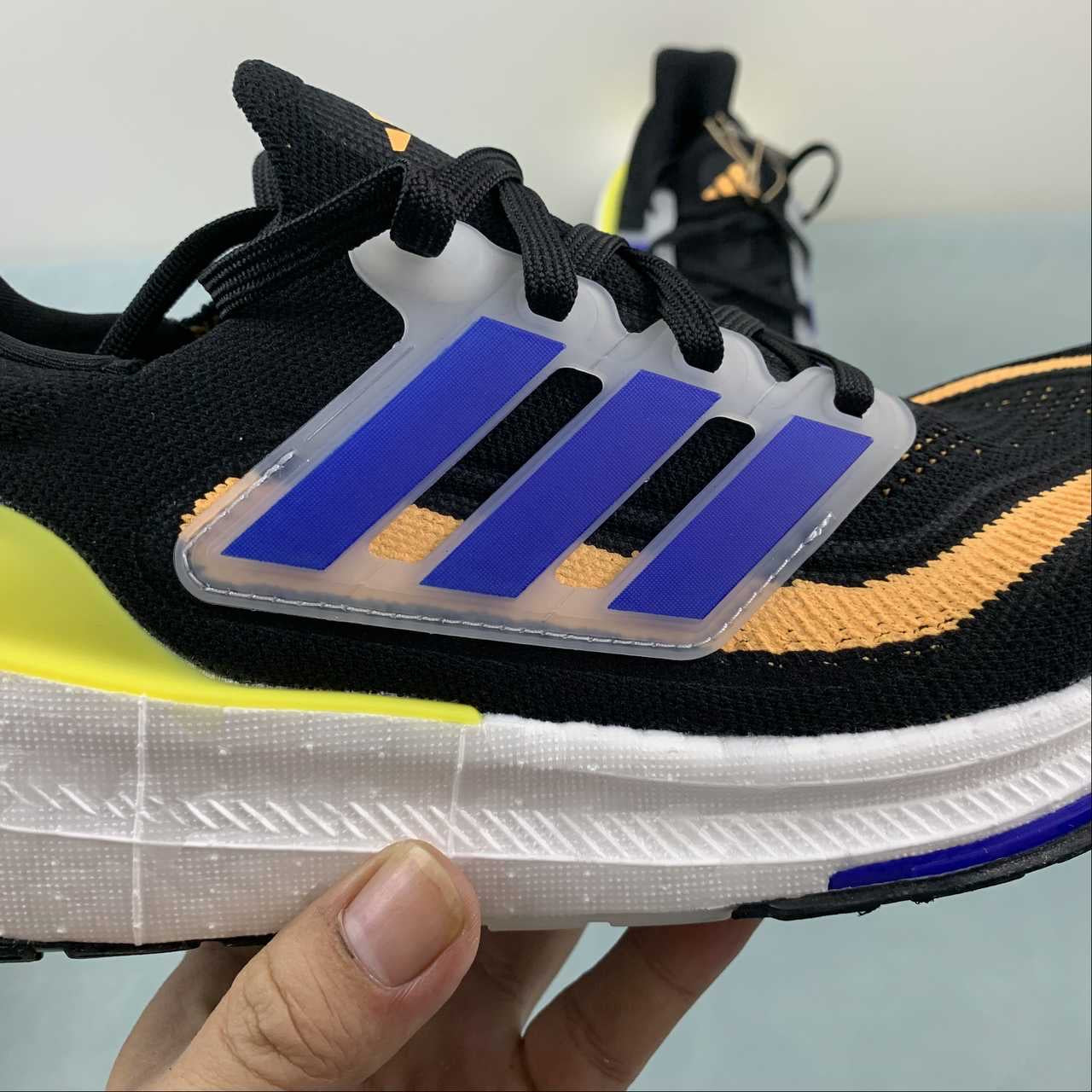 Adidas Ultraboost Light 23 - Preto/Azul