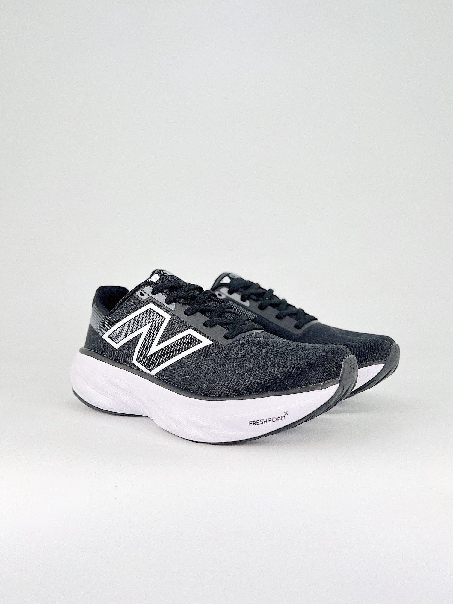 New Balance Fresh Foam X 1080 V14 - Preto/Branco