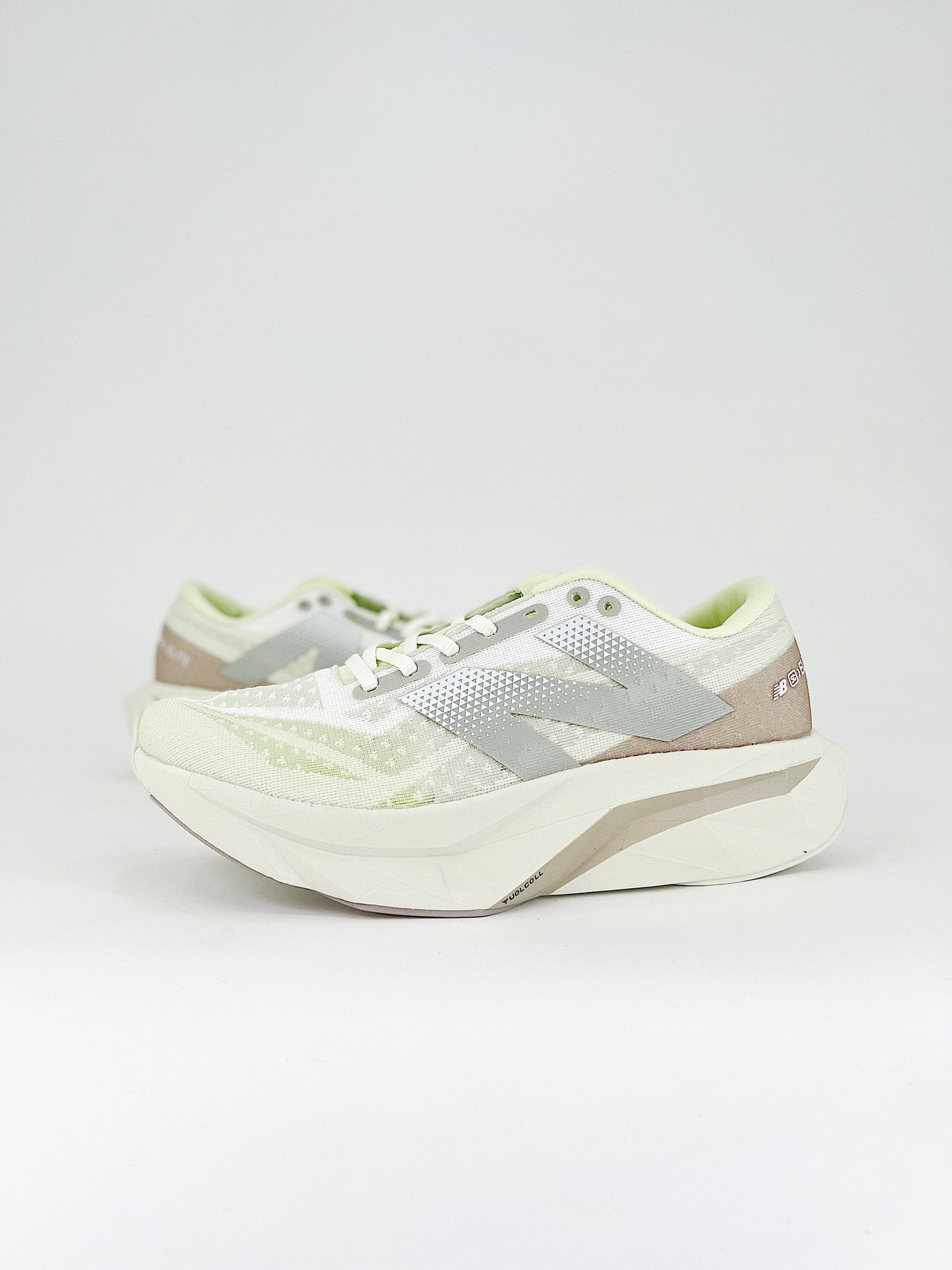 Tênis New Balance Fuelcell Supercomp Elite V4 - Branco