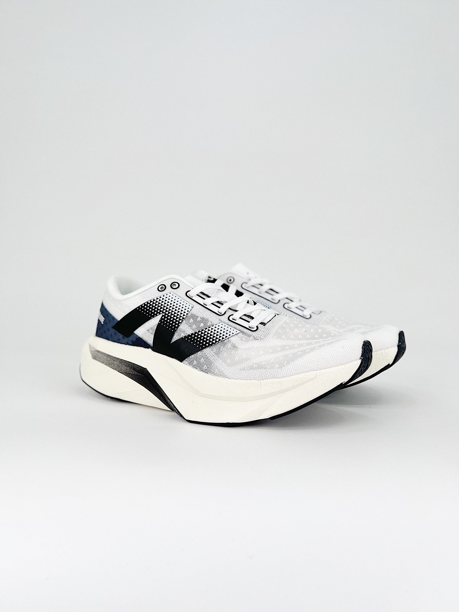 Tênis New Balance Fuelcell Supercomp Elite V4 - Branco/Preto