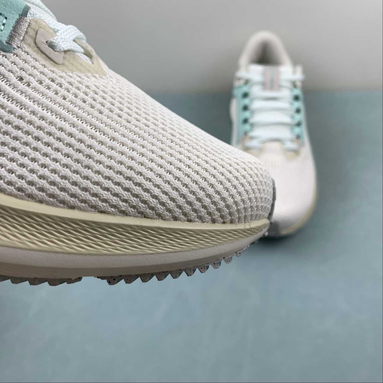 Nike Air Zoom Pegasus 40 - Branco/Azul Claro