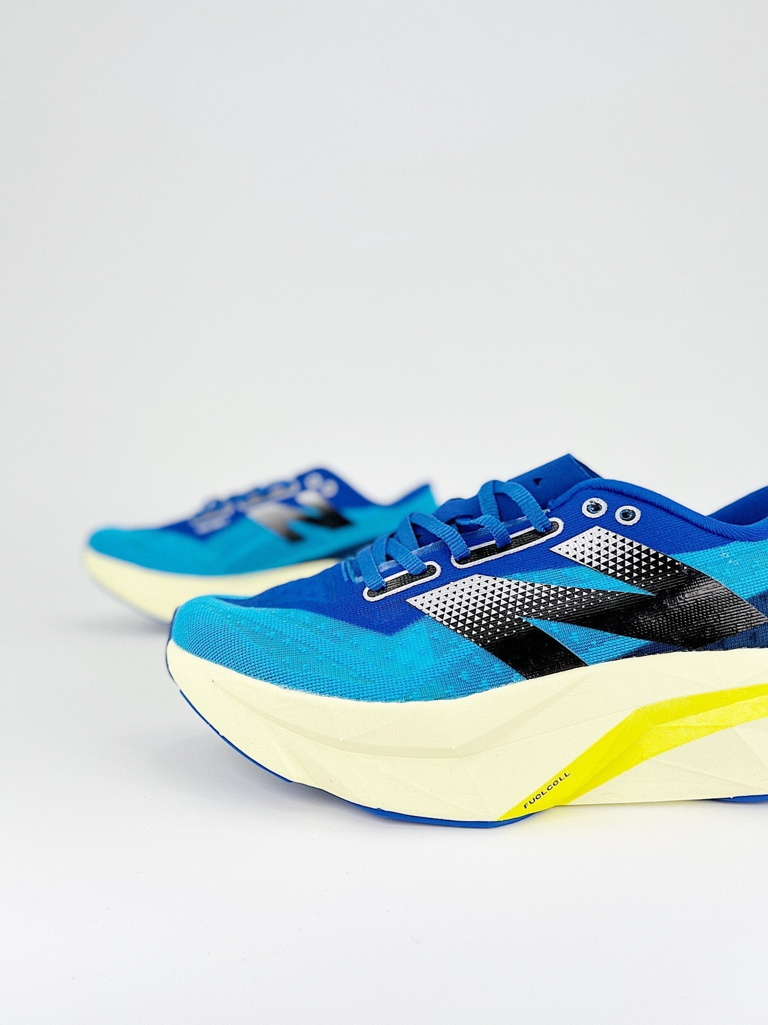 Tênis New Balance Fuelcell Supercomp Elite V4 - Azul/Branco