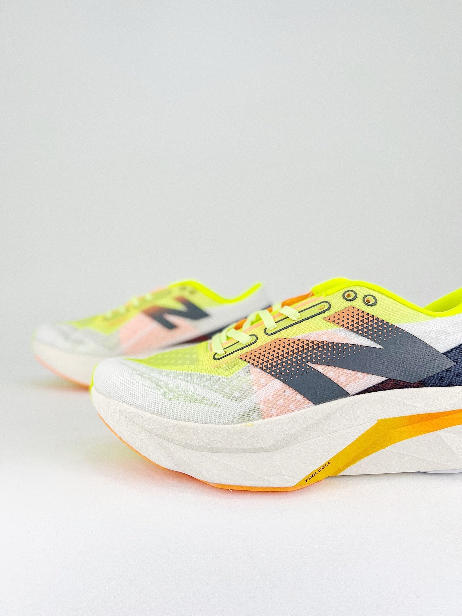 Tênis New Balance Fuelcell Supercomp Elite V4 - Branco/Verde