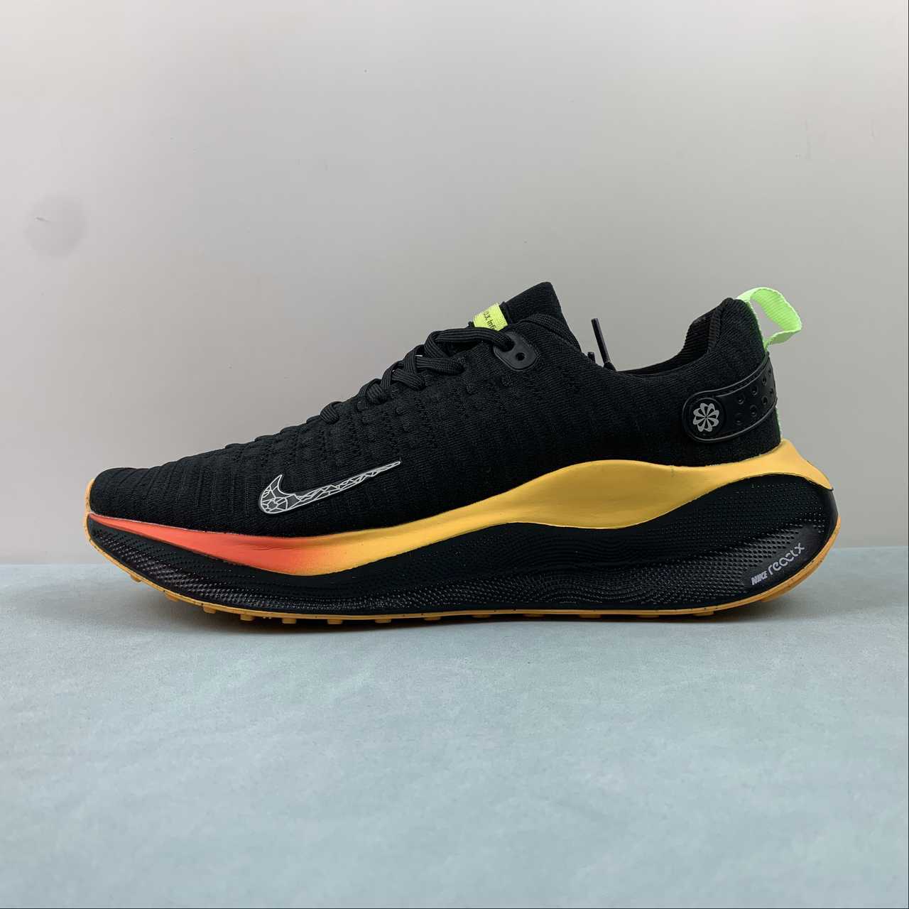 Nike Infinity Run 4 - Preto/Laranja