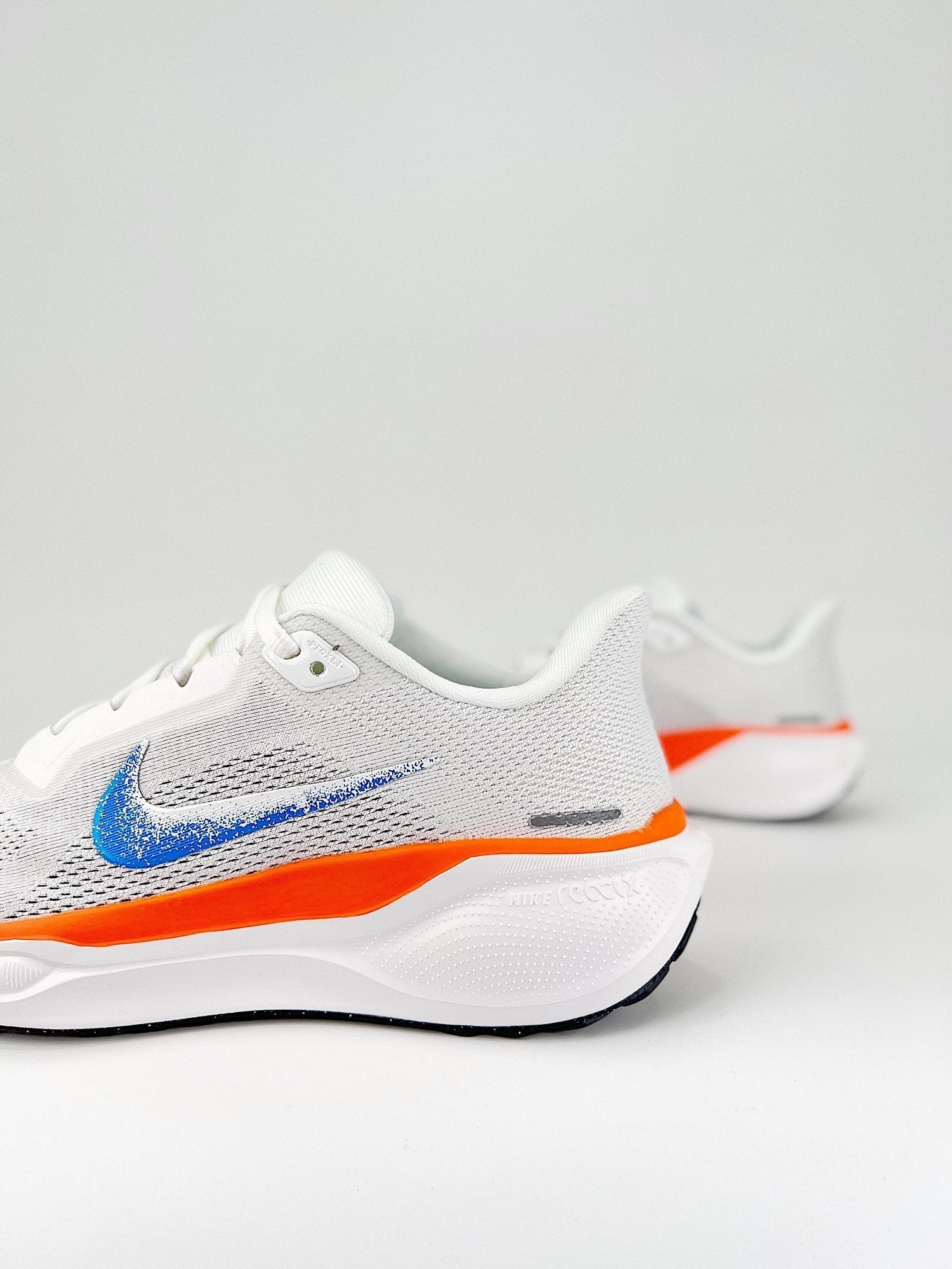 Nike Pegasus 41 - Branco/Laranja/Azul