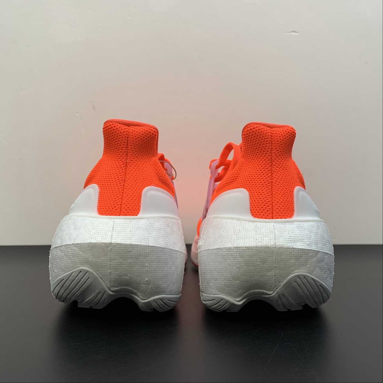 Adidas Ultraboost Light 23 - Laranja/Branco
