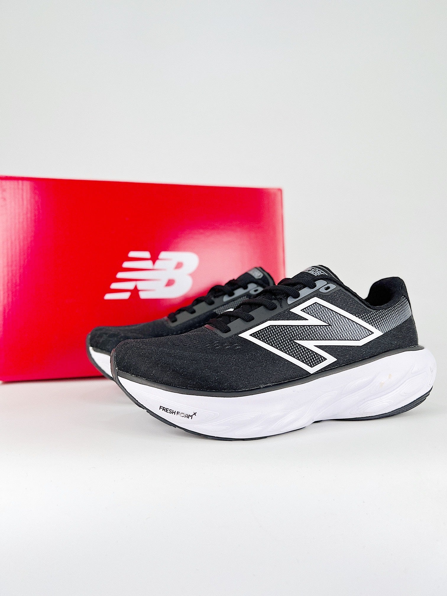 New Balance Fresh Foam X 1080 V14 - Preto/Branco