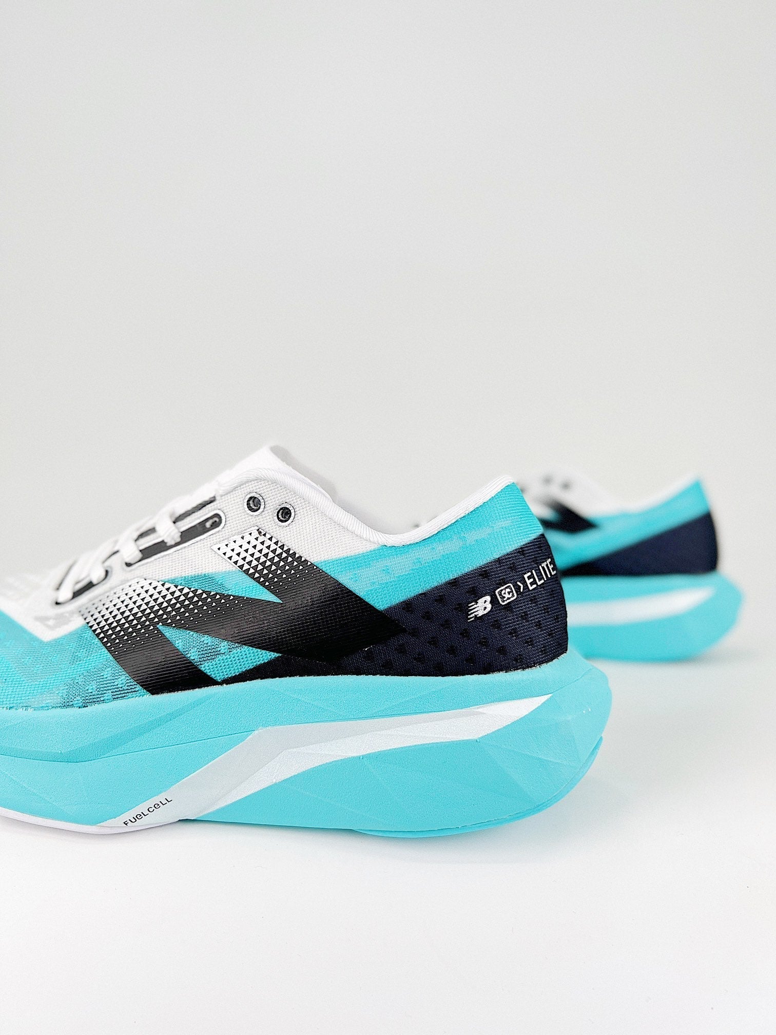 Tênis New Balance Fuelcell Supercomp Elite V4 - Turquesa/Preto