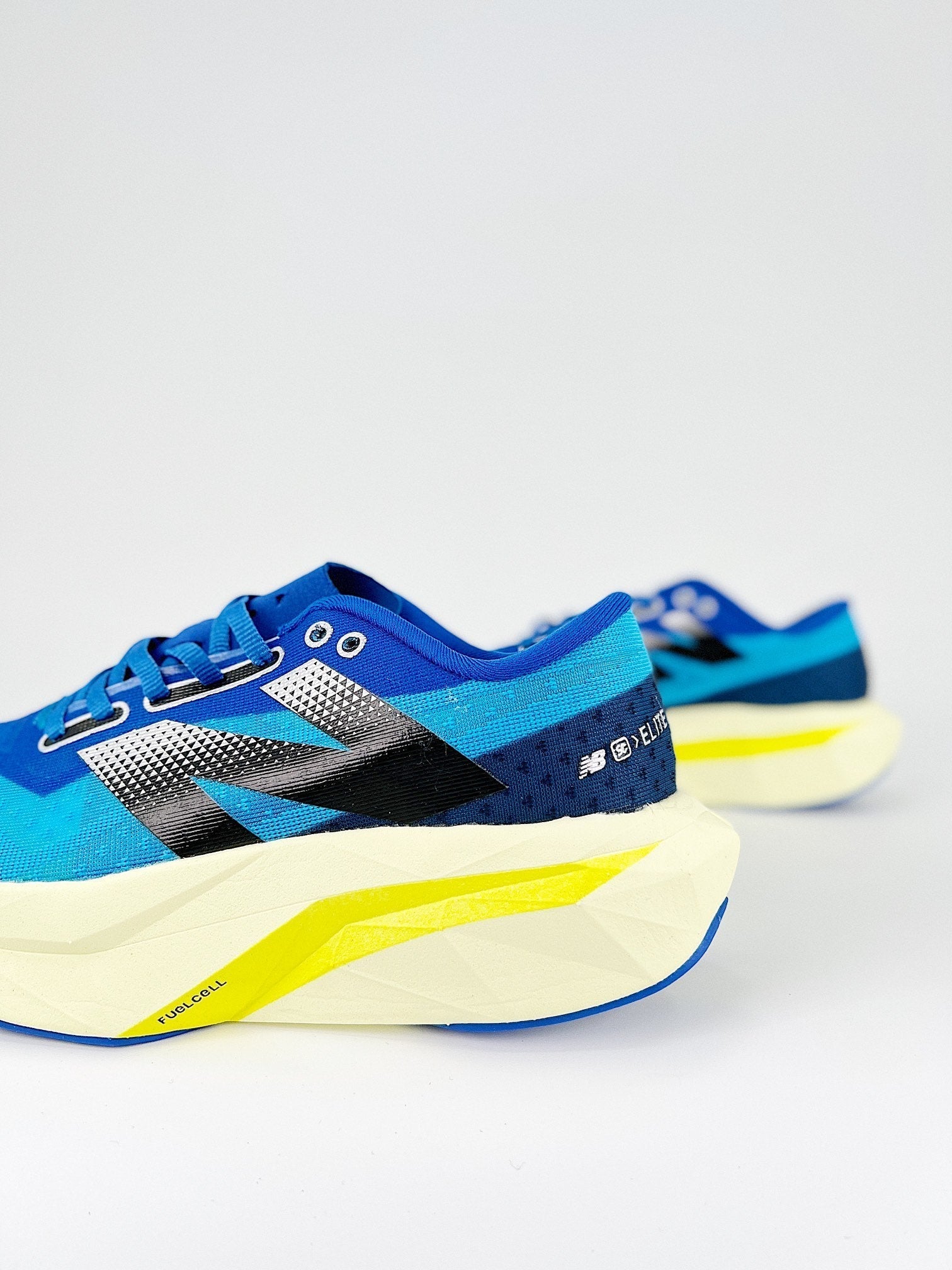 Tênis New Balance Fuelcell Supercomp Elite V4 - Azul/Branco