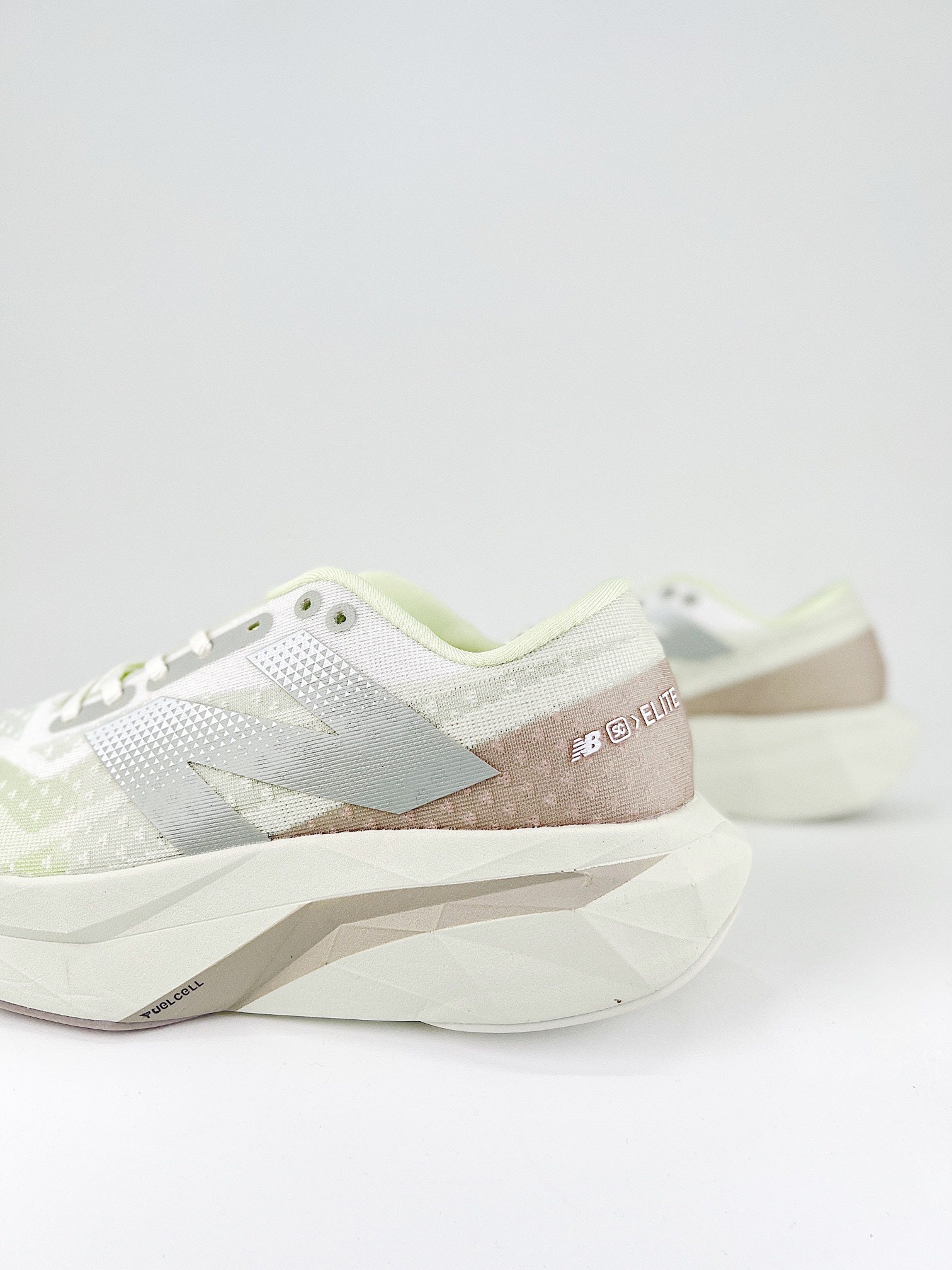 Tênis New Balance Fuelcell Supercomp Elite V4 - Branco