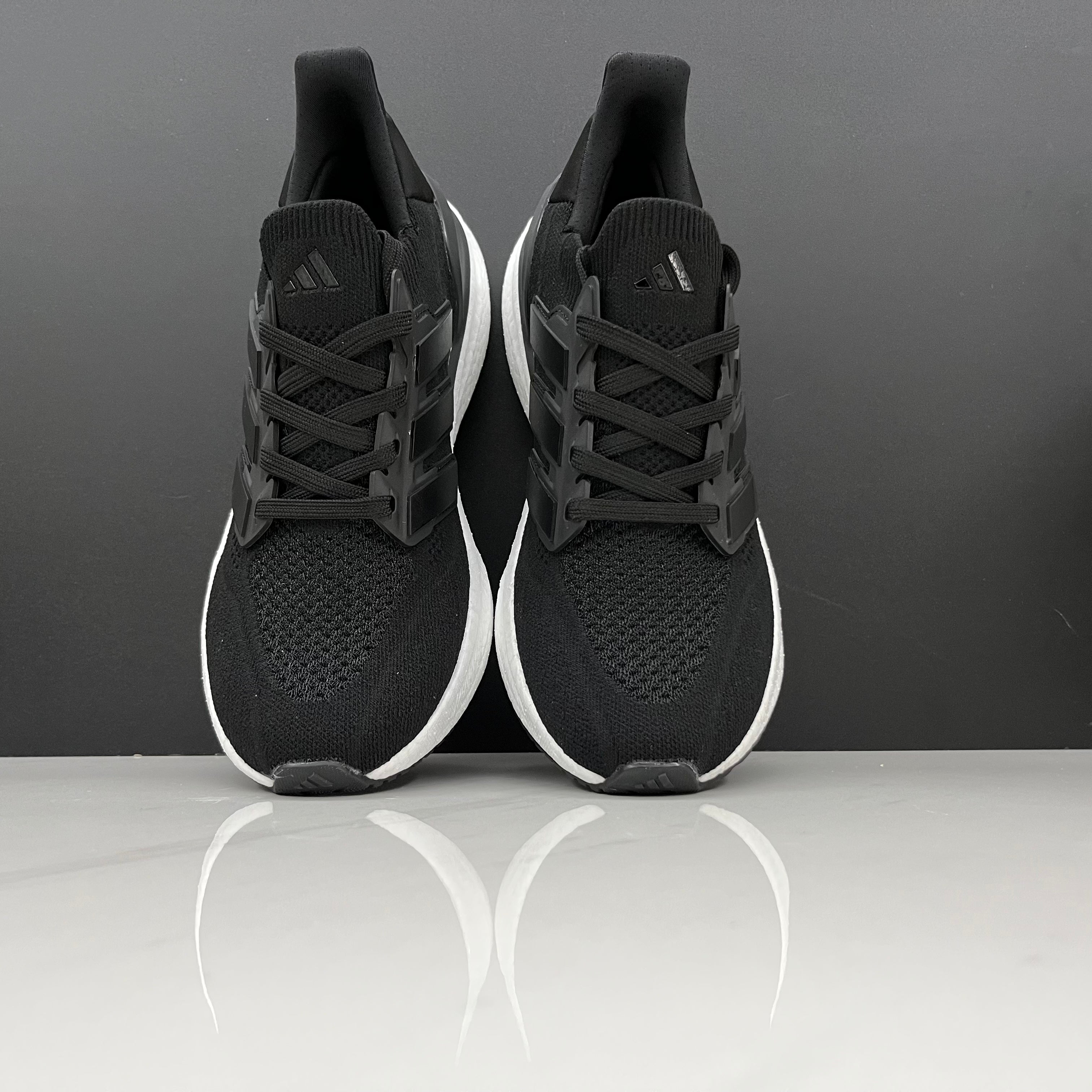 Adidas Ultraboost 5 - Preto/Branco