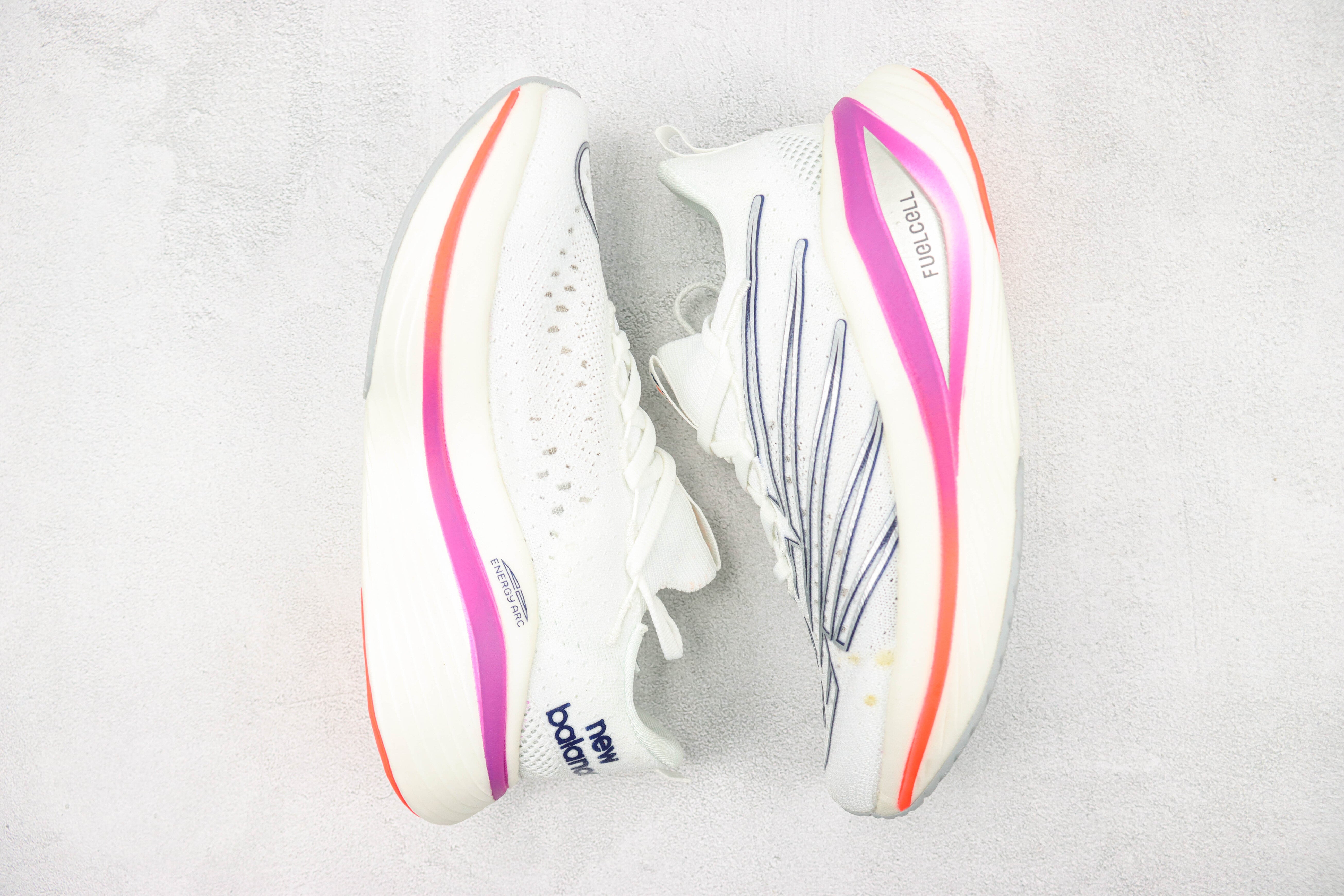 Tênis New Balance Fuelcell Supercomp Elite V3 - Branco/Rosa