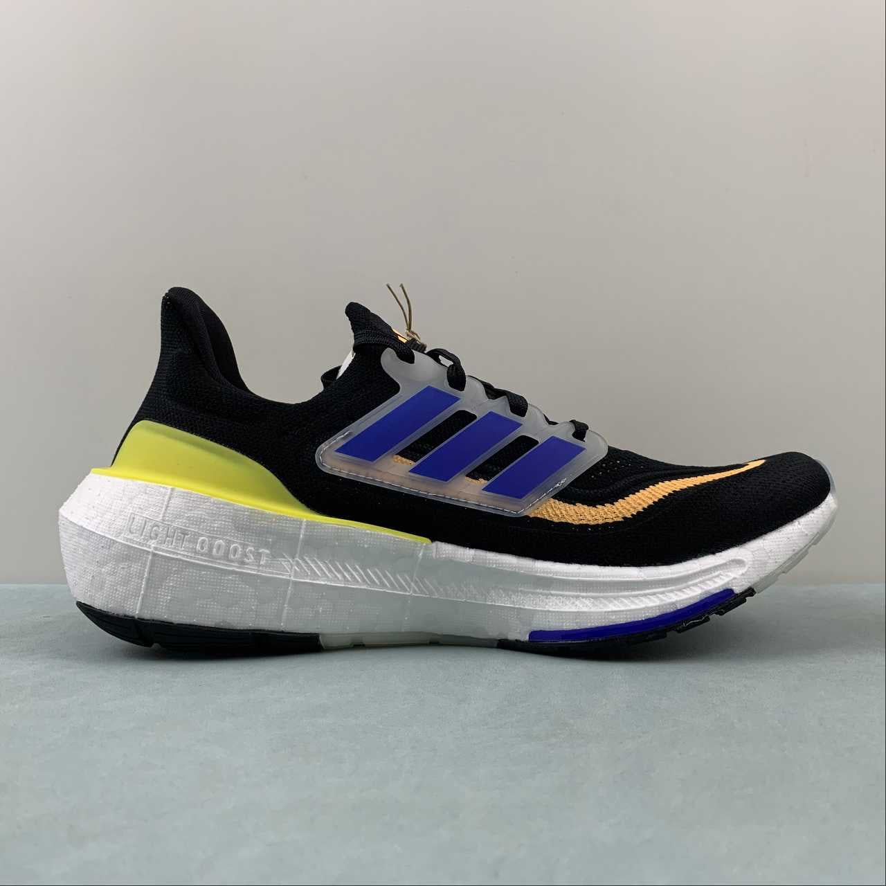 Adidas Ultraboost Light 23 - Preto/Azul