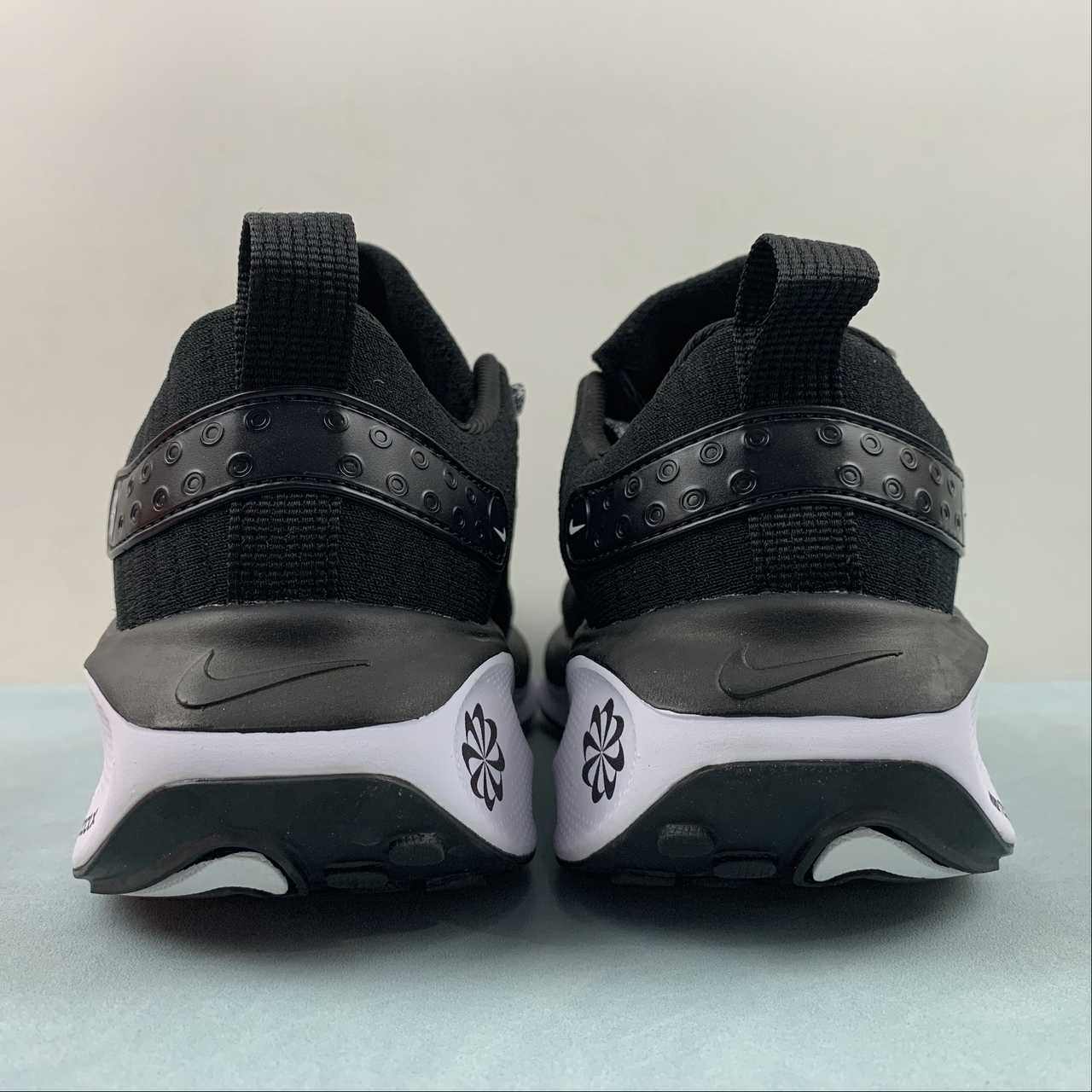 Nike Infinity Run 4 - Preto/Branco