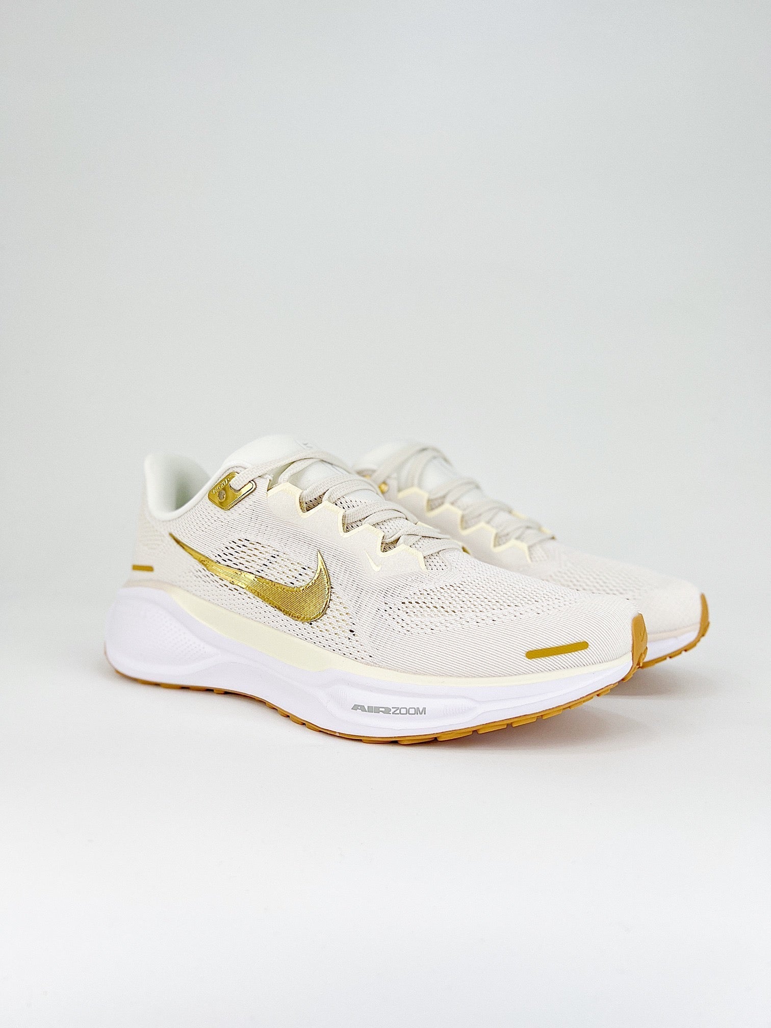 Nike Pegasus 41 - Branco/Dourado