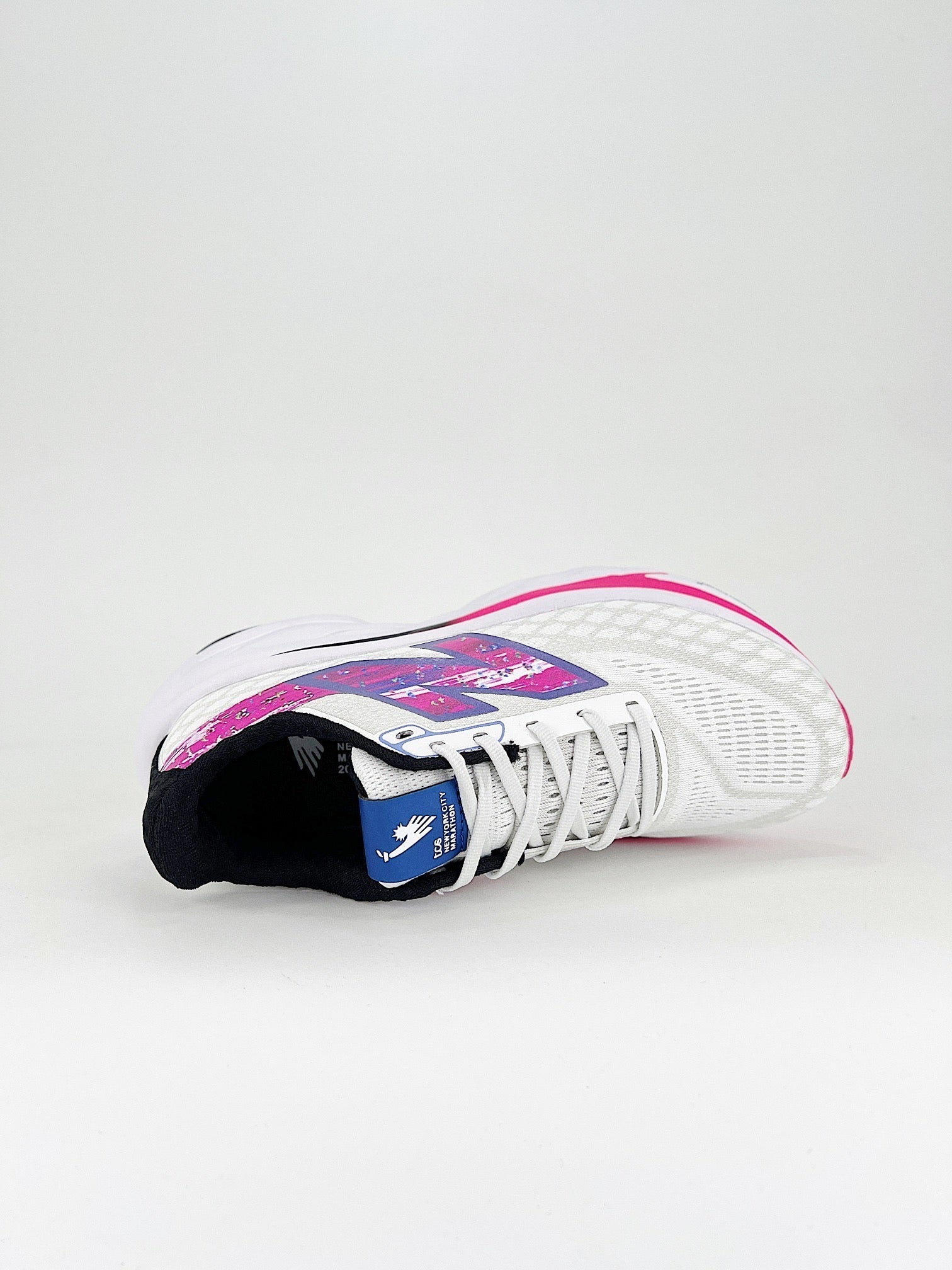 New Balance Fresh Foam X 1080 V14 - Branco/Rosa