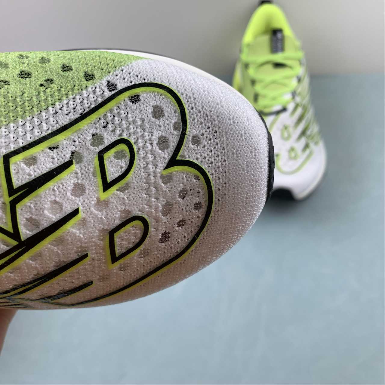 Tênis New Balance Fuelcell Supercomp Elite V3 - Branco/Verde