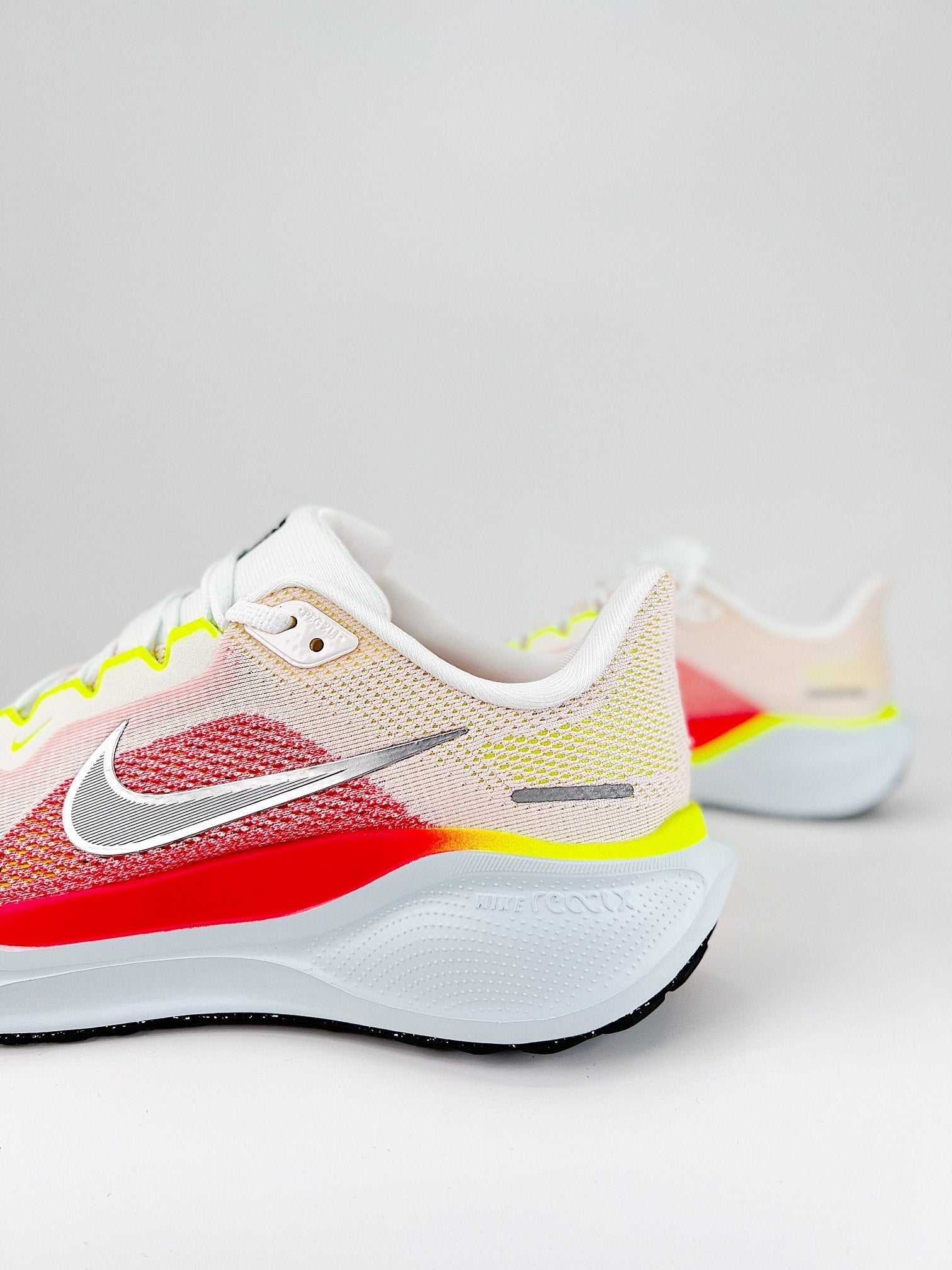 Nike Pegasus 41 - Branco/Vermelho