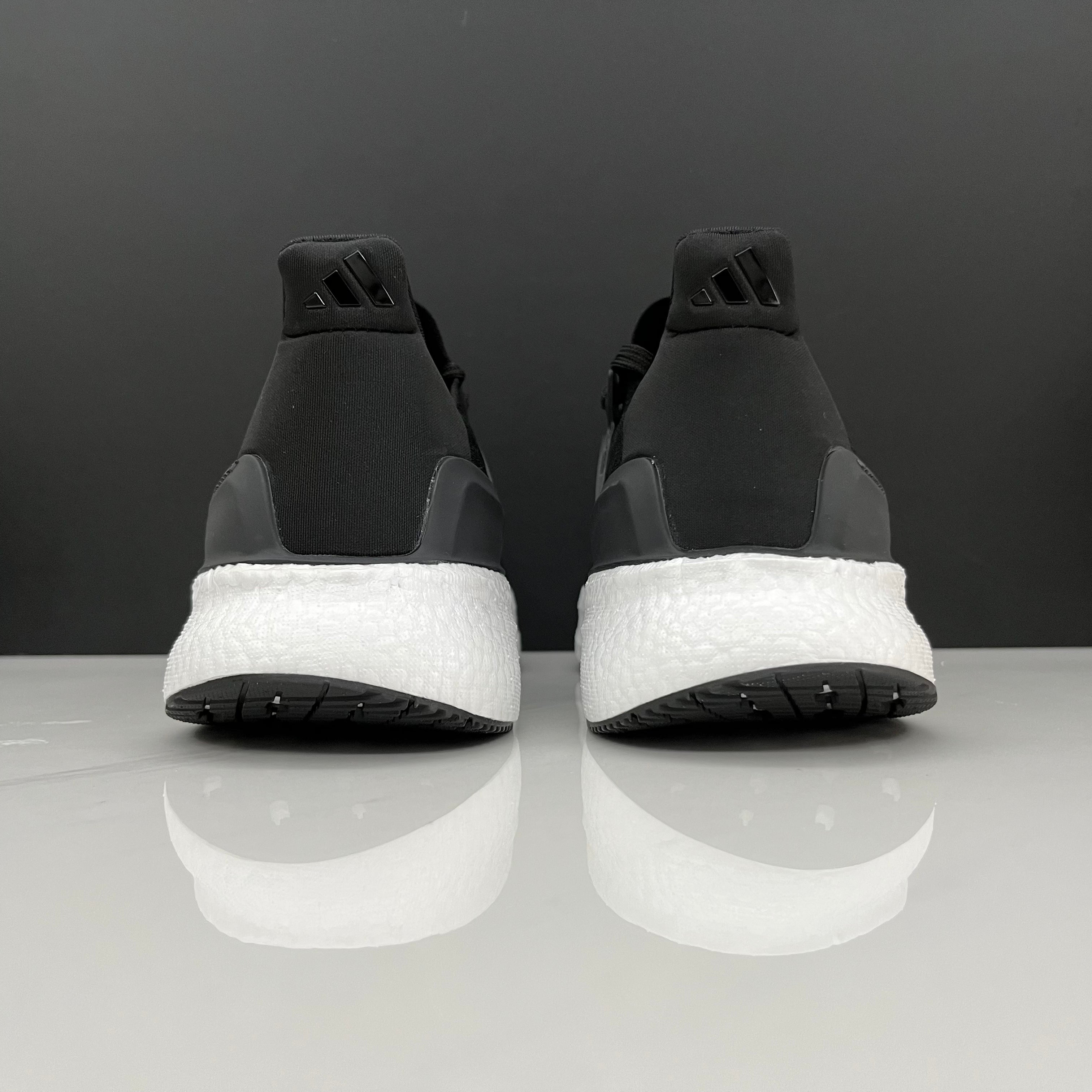 Adidas Ultraboost 5 - Preto/Branco