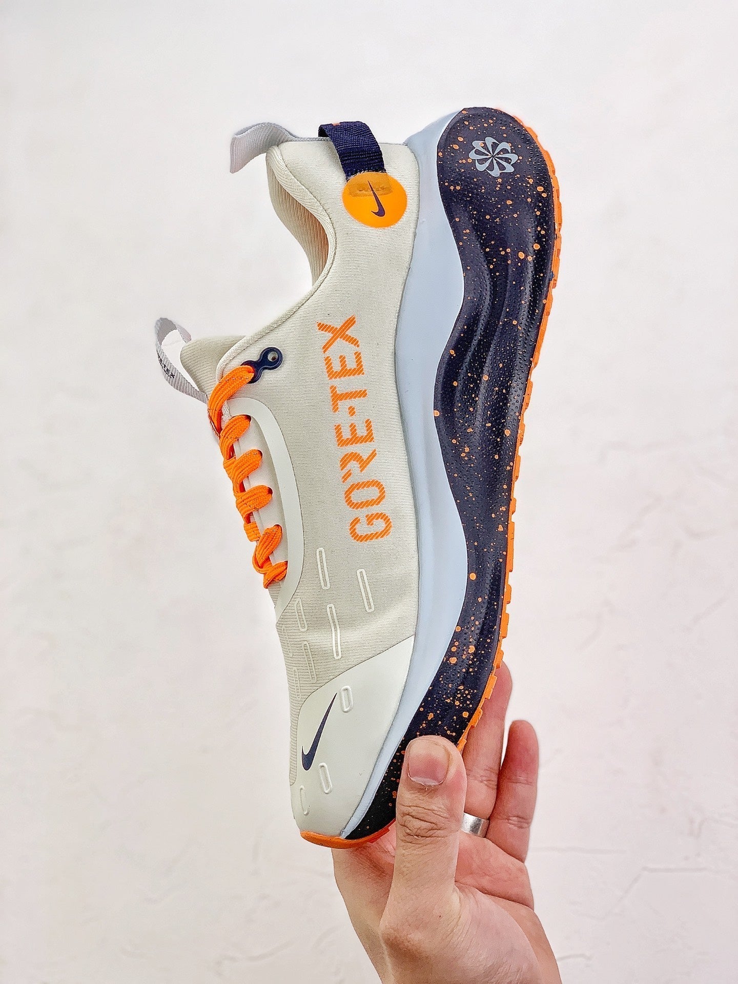 Nike Infinity Run 4 'Goretex' - Branco/Laranja/Preto