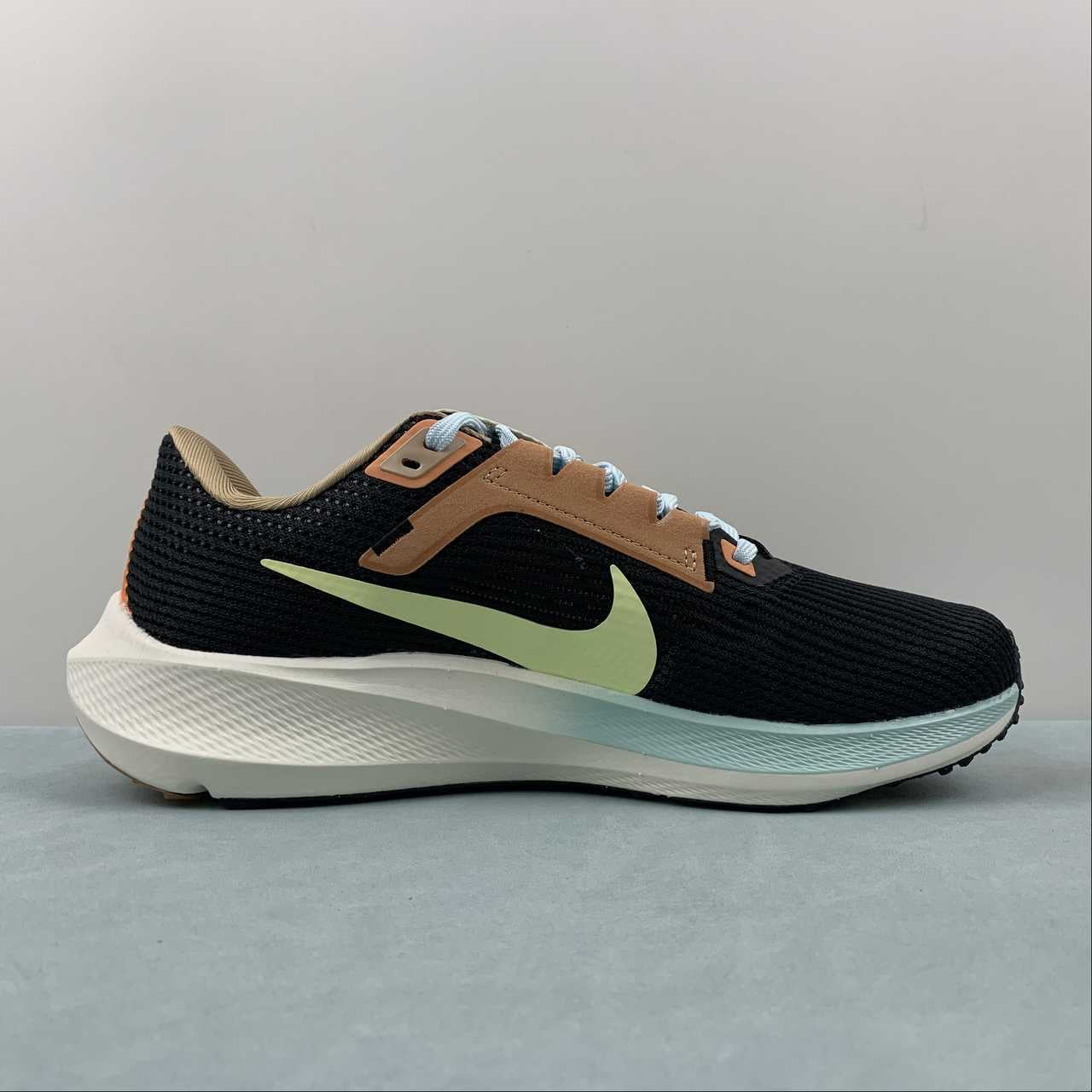 Nike Air Zoom Pegasus 40 - Preto/Marrom