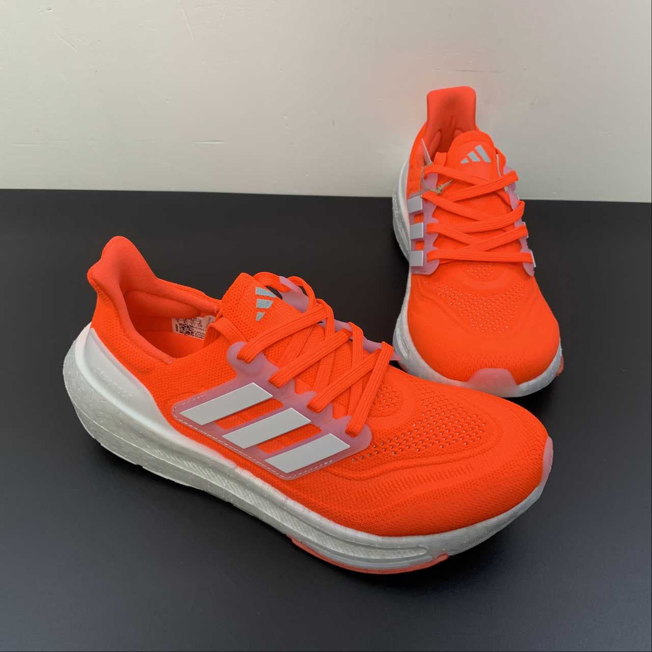 Adidas Ultraboost Light 23 - Laranja/Branco