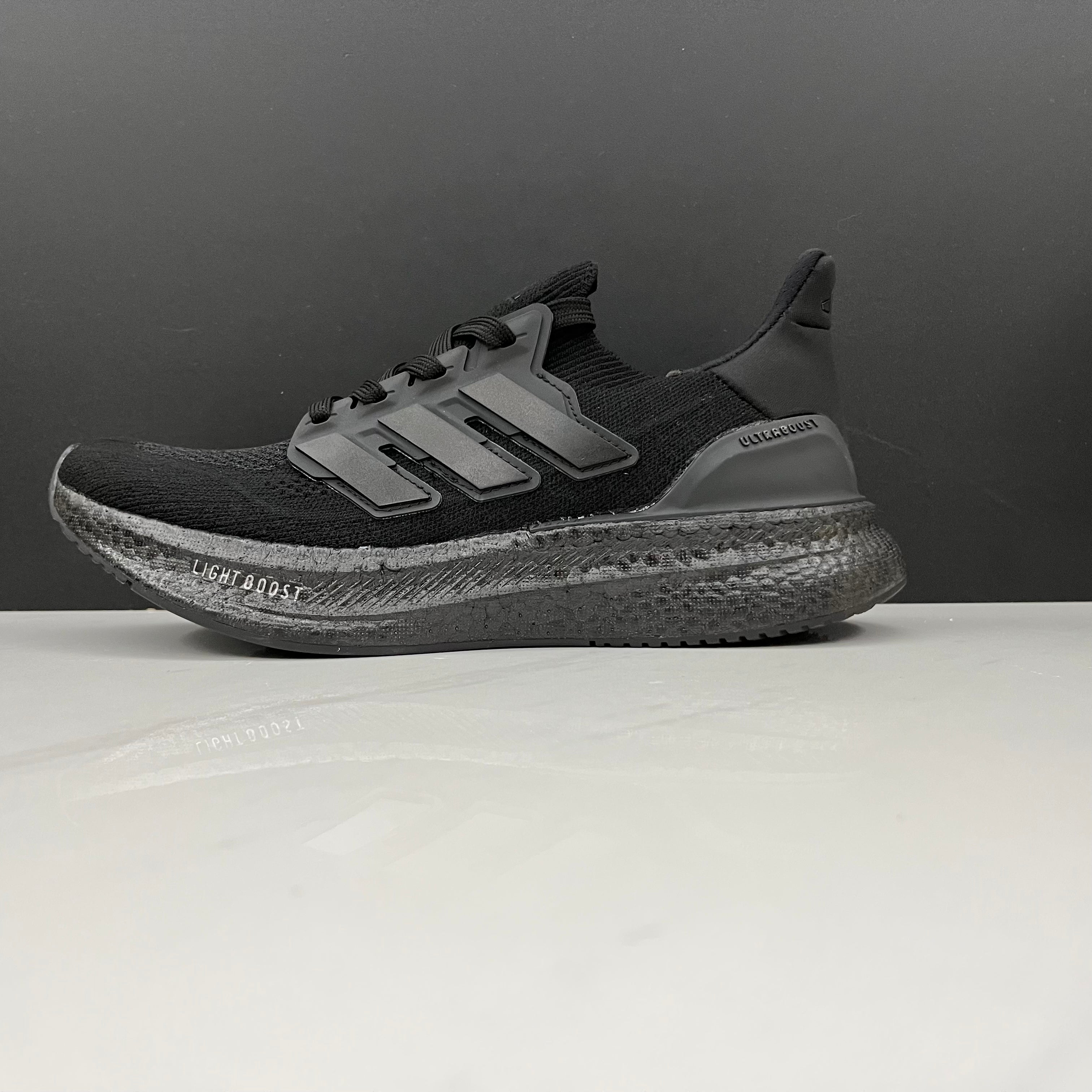 Adidas Ultraboost 5 - All Black
