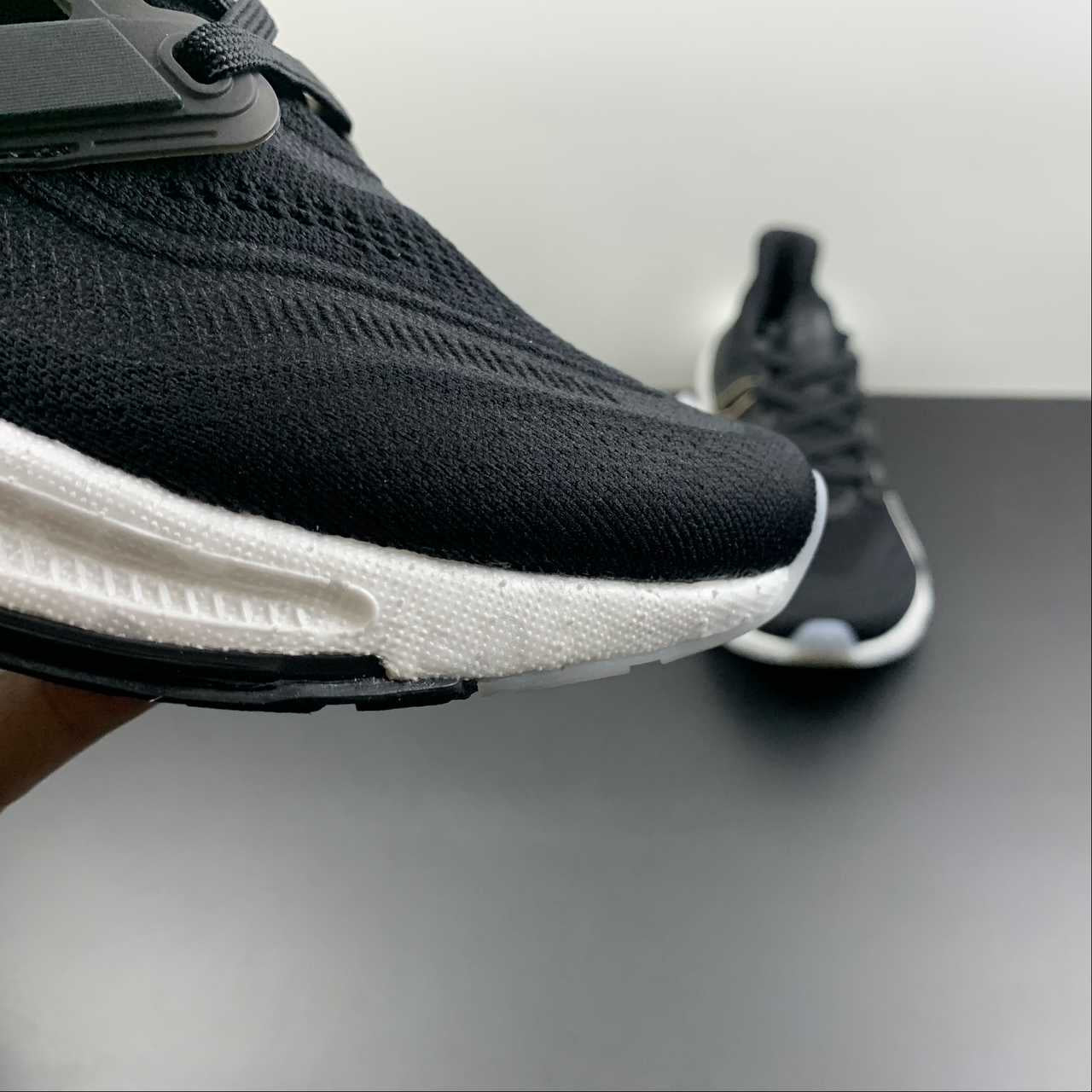 Adidas Ultraboost Light 23 - Preto/Branco
