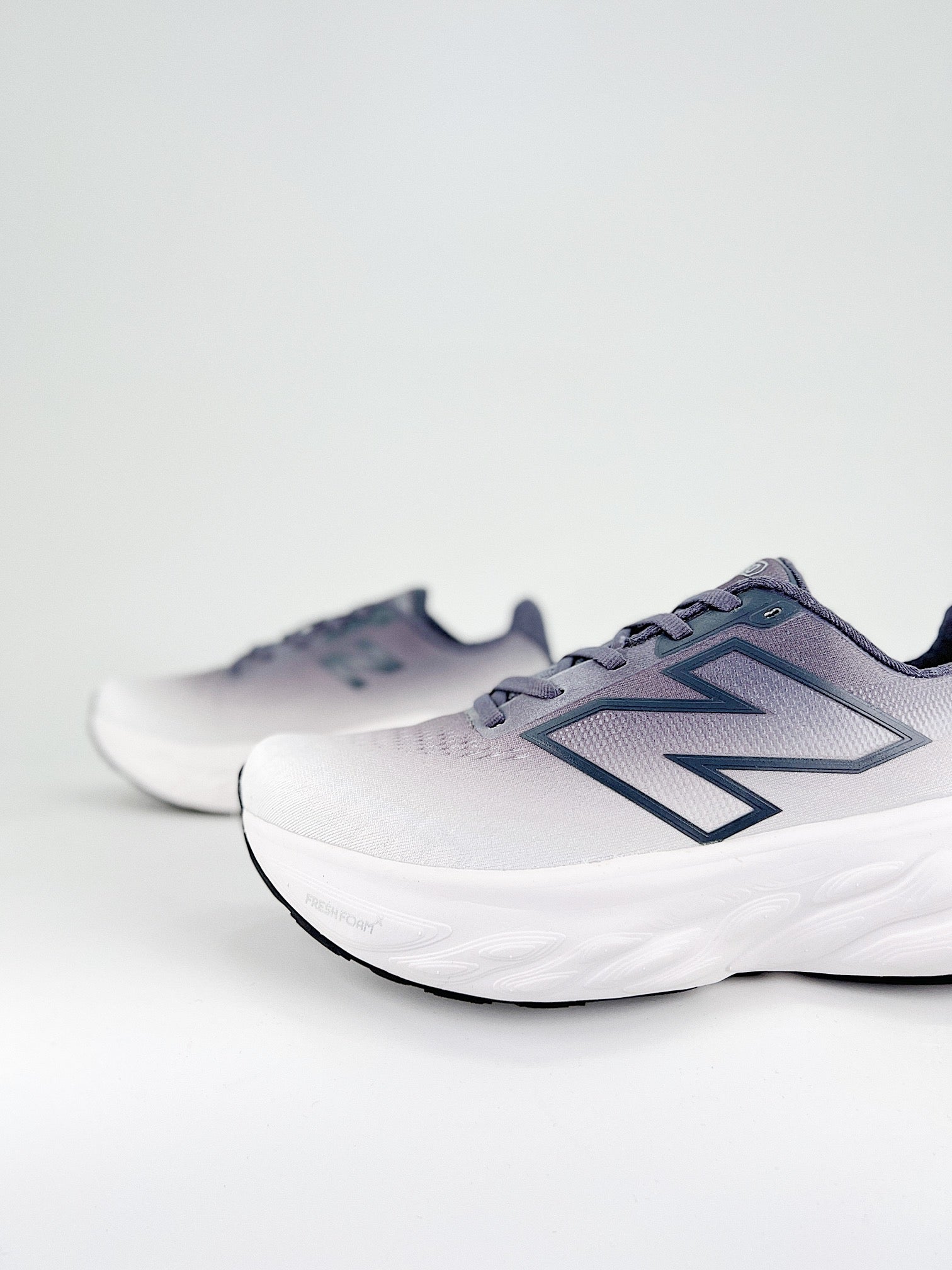 New Balance Fresh Foam X 1080 V14 - Cinza/Branco
