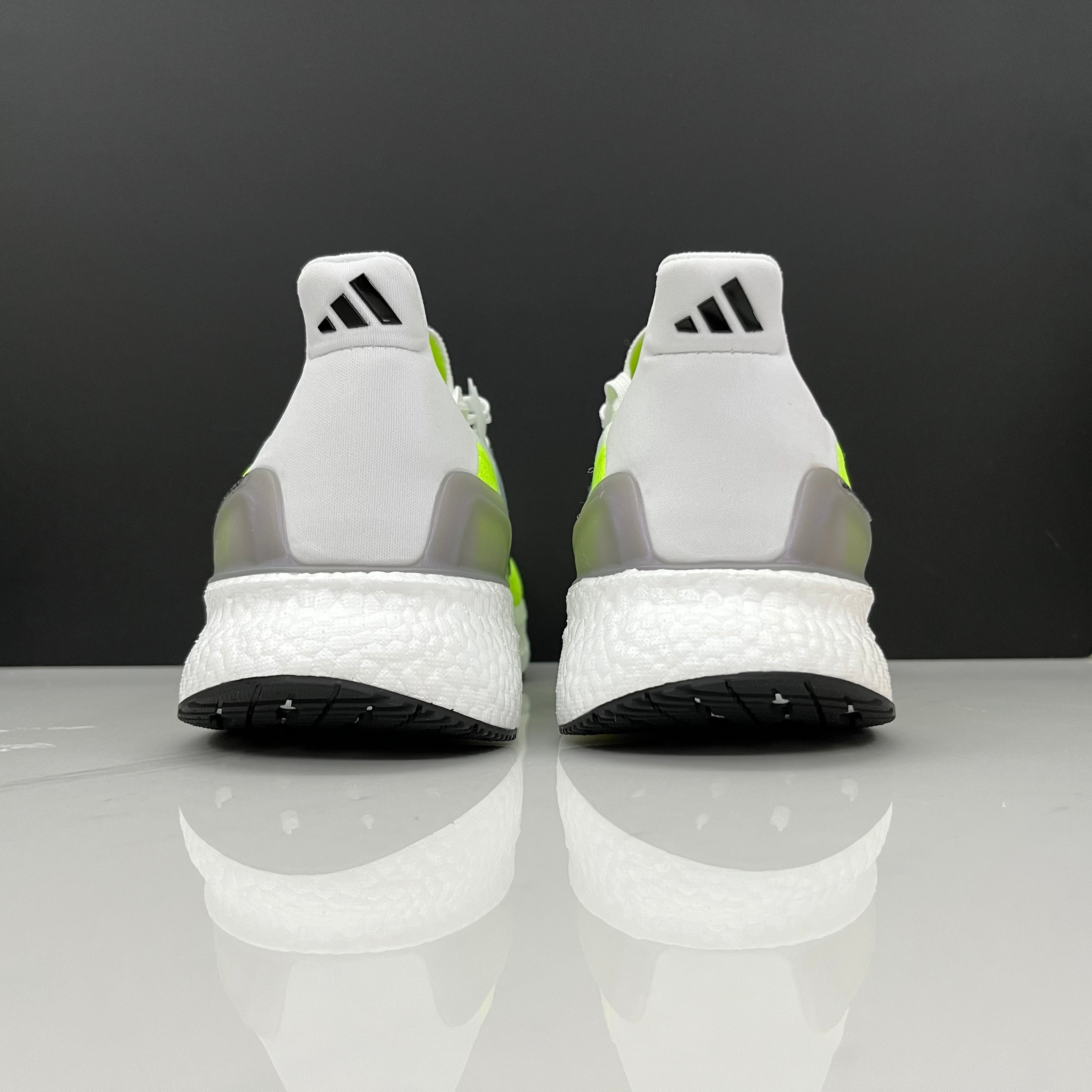 Adidas Ultraboost 5 - Branco/Verde Fluorescente