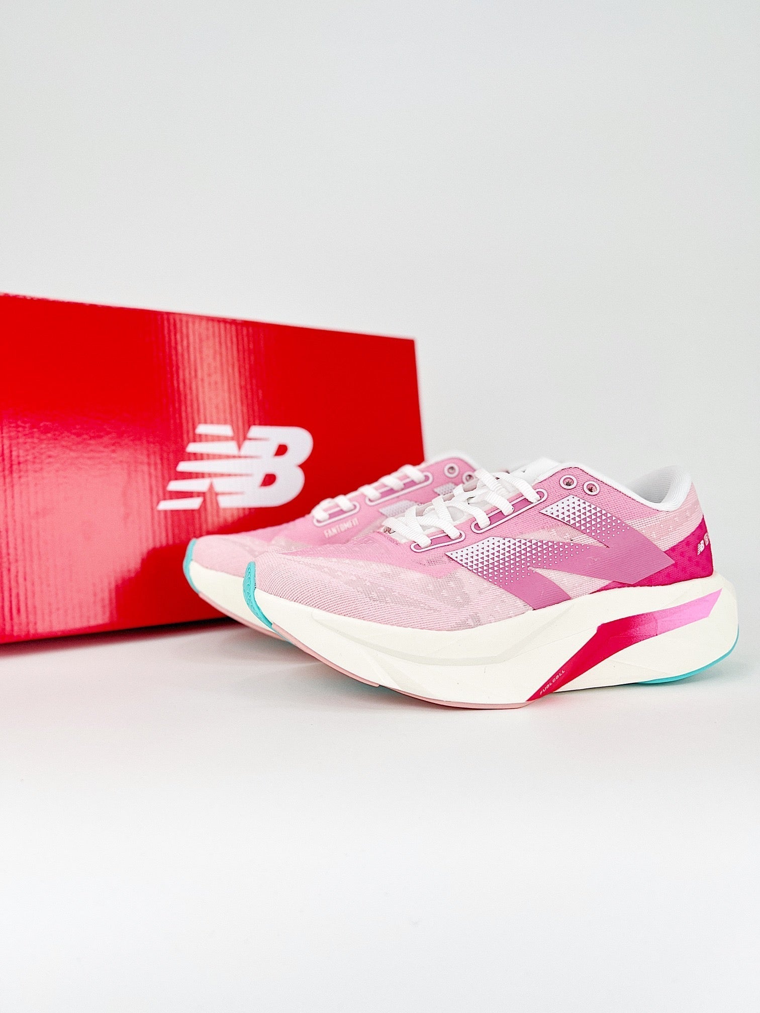 Tênis New Balance Fuelcell Supercomp Elite V4 - Rosa
