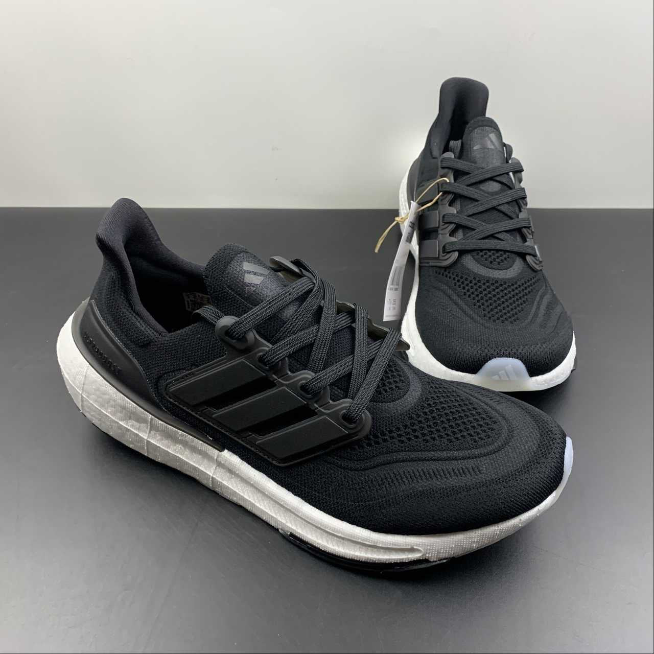 Adidas Ultraboost Light 23 - Preto/Branco