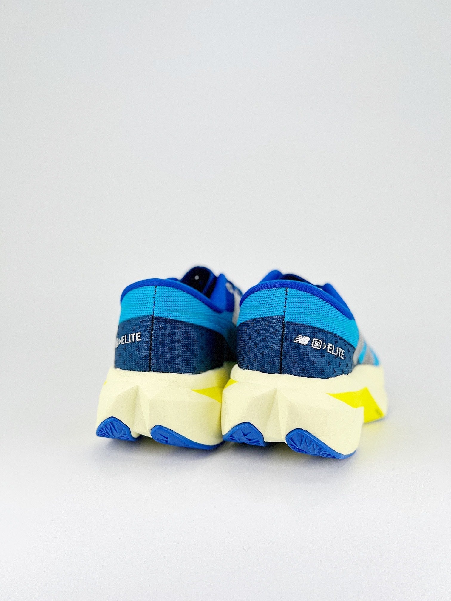 Tênis New Balance Fuelcell Supercomp Elite V4 - Azul/Branco
