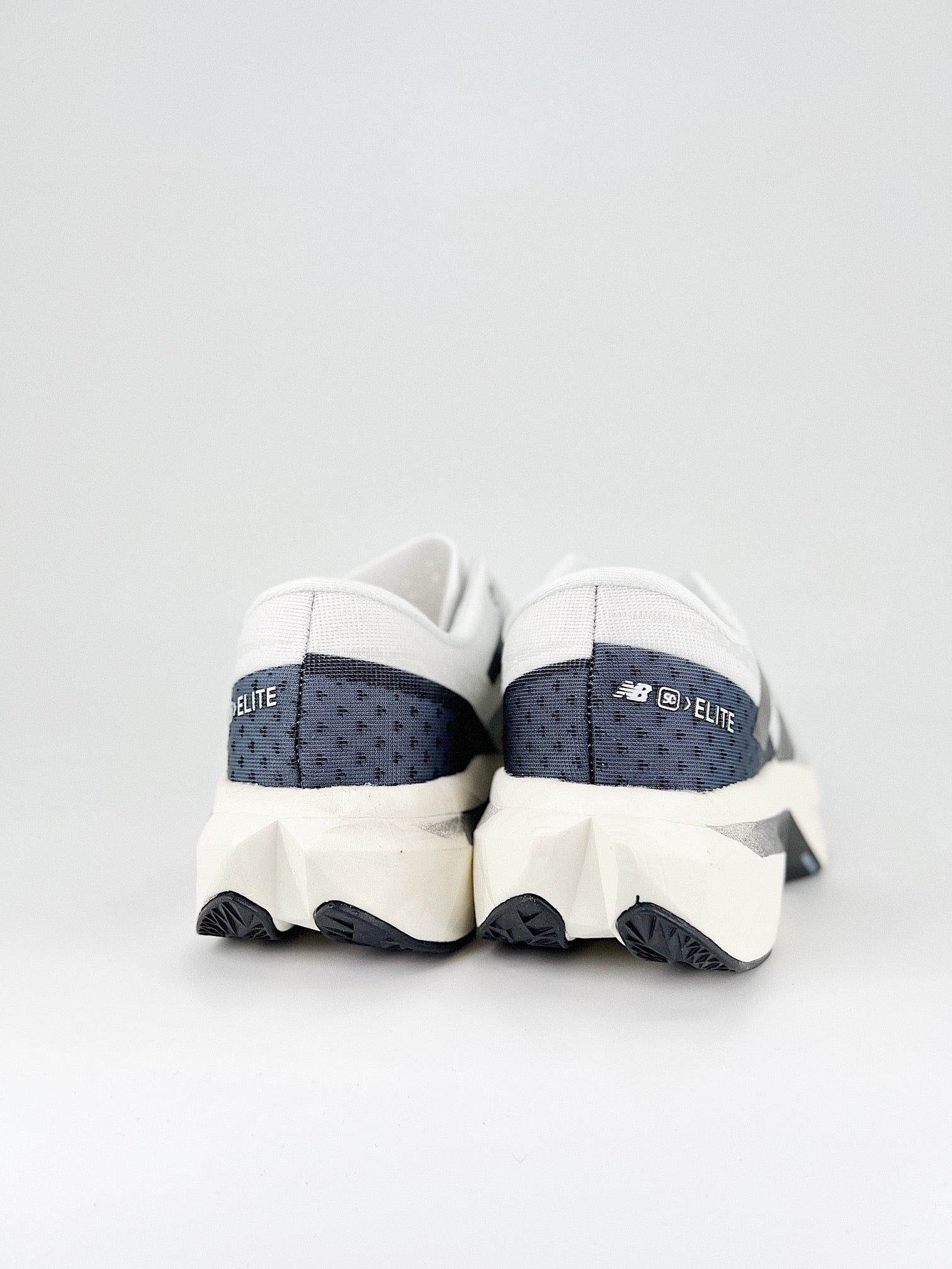 Tênis New Balance Fuelcell Supercomp Elite V4 - Branco/Preto