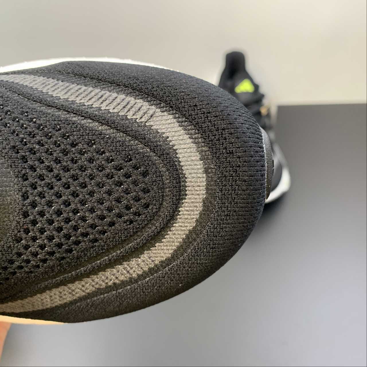 Adidas Ultraboost Light 23 - Preto/Branco/Verde